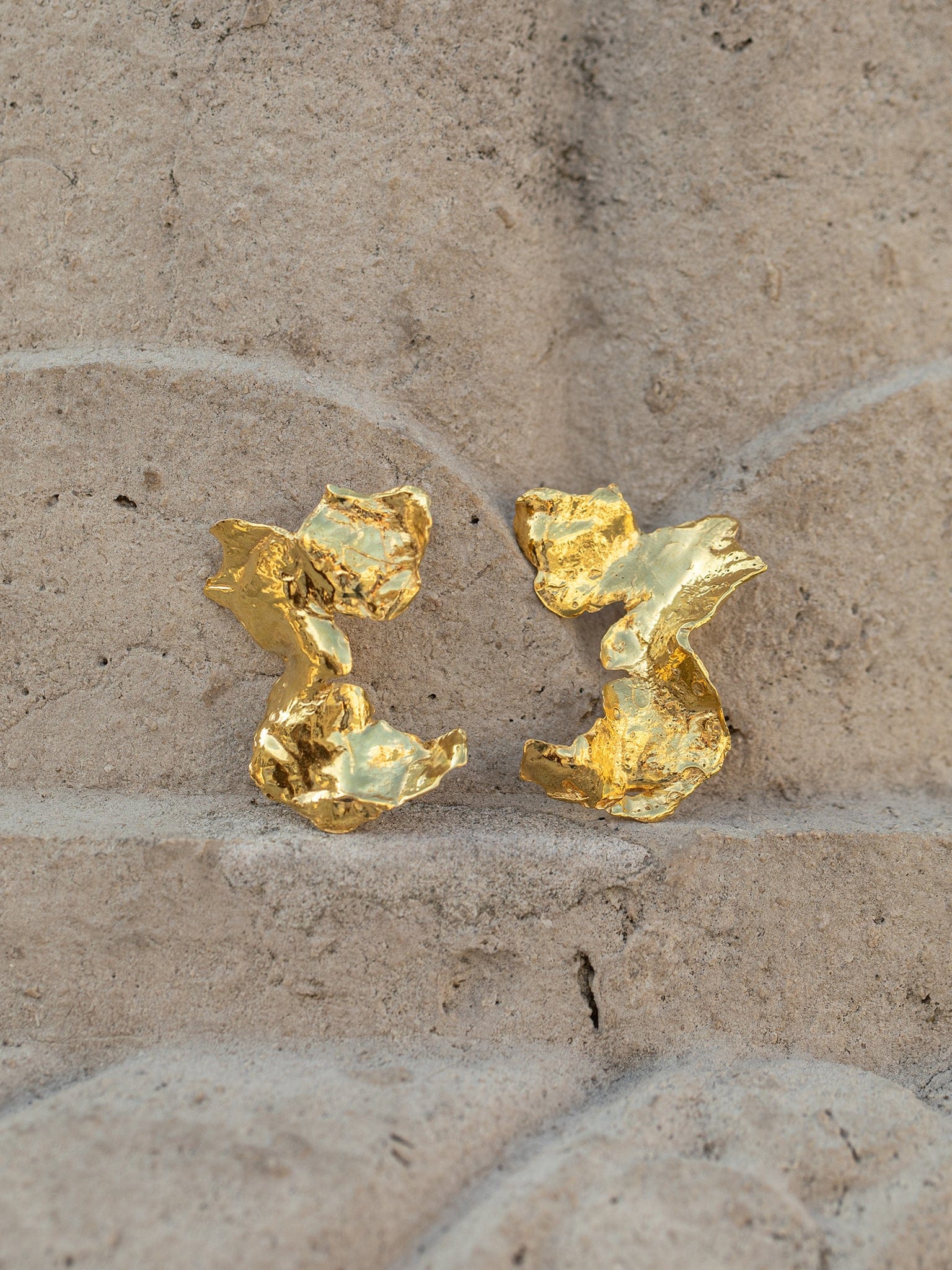 Talisman Flow Earrings Gold made by Eva Remenyi