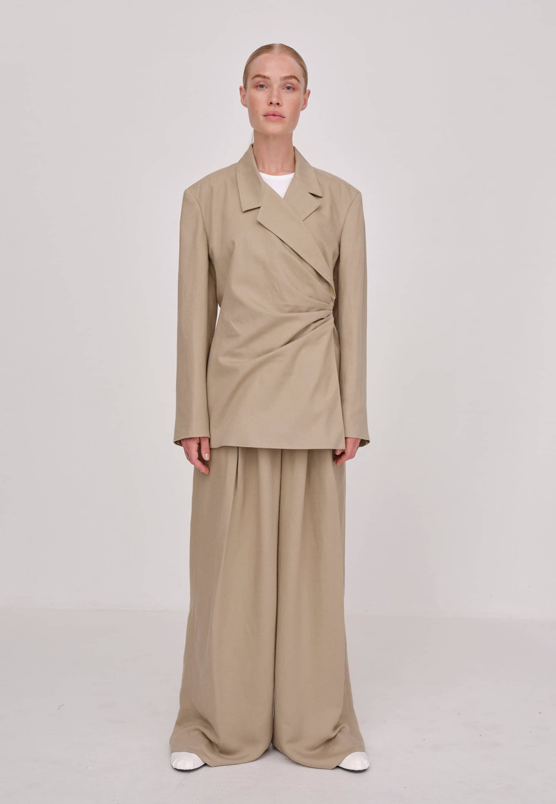 Lucky Blazer - Light Khaki made by HERSKIND