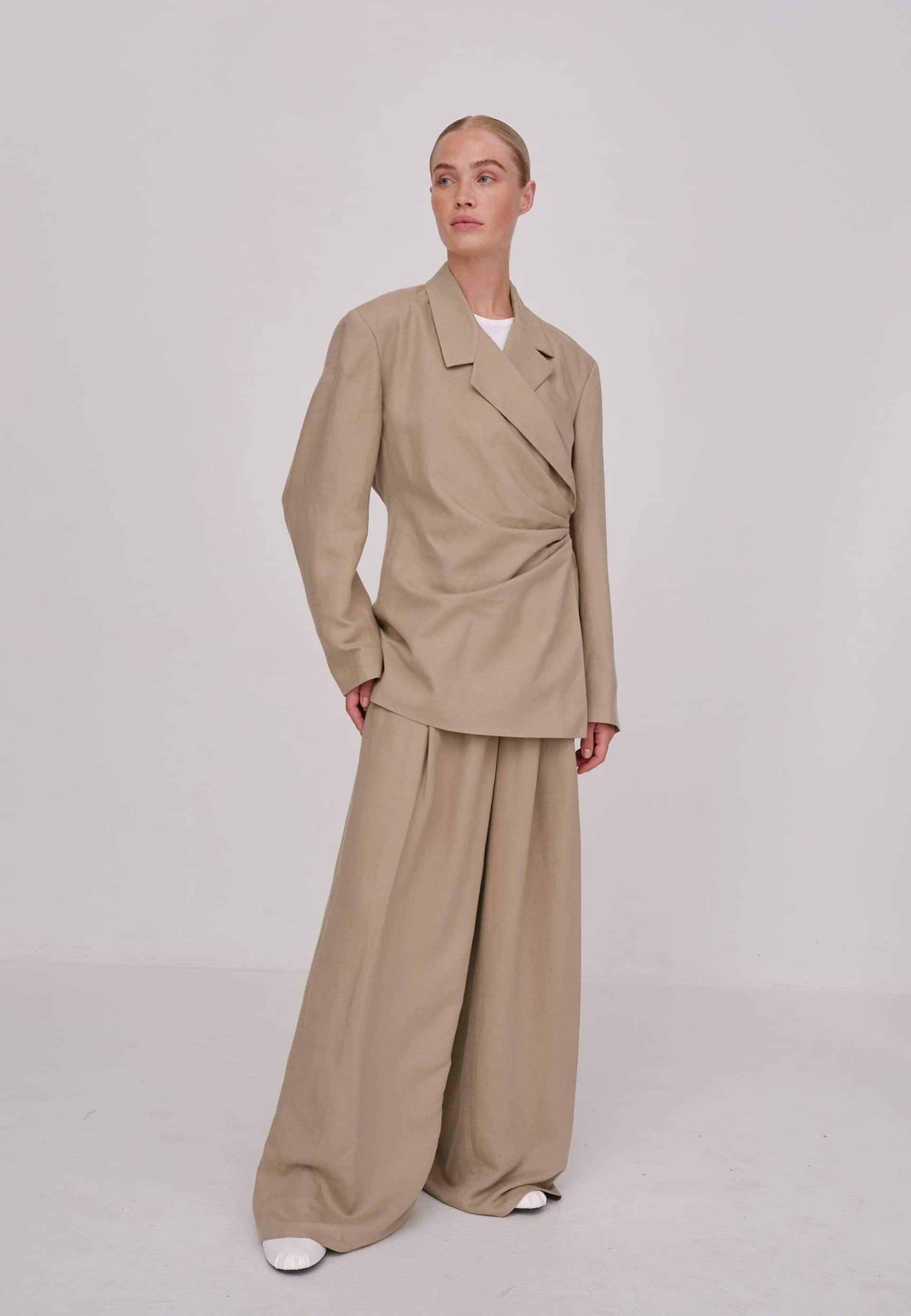 Lucky Blazer - Light Khaki made by HERSKIND