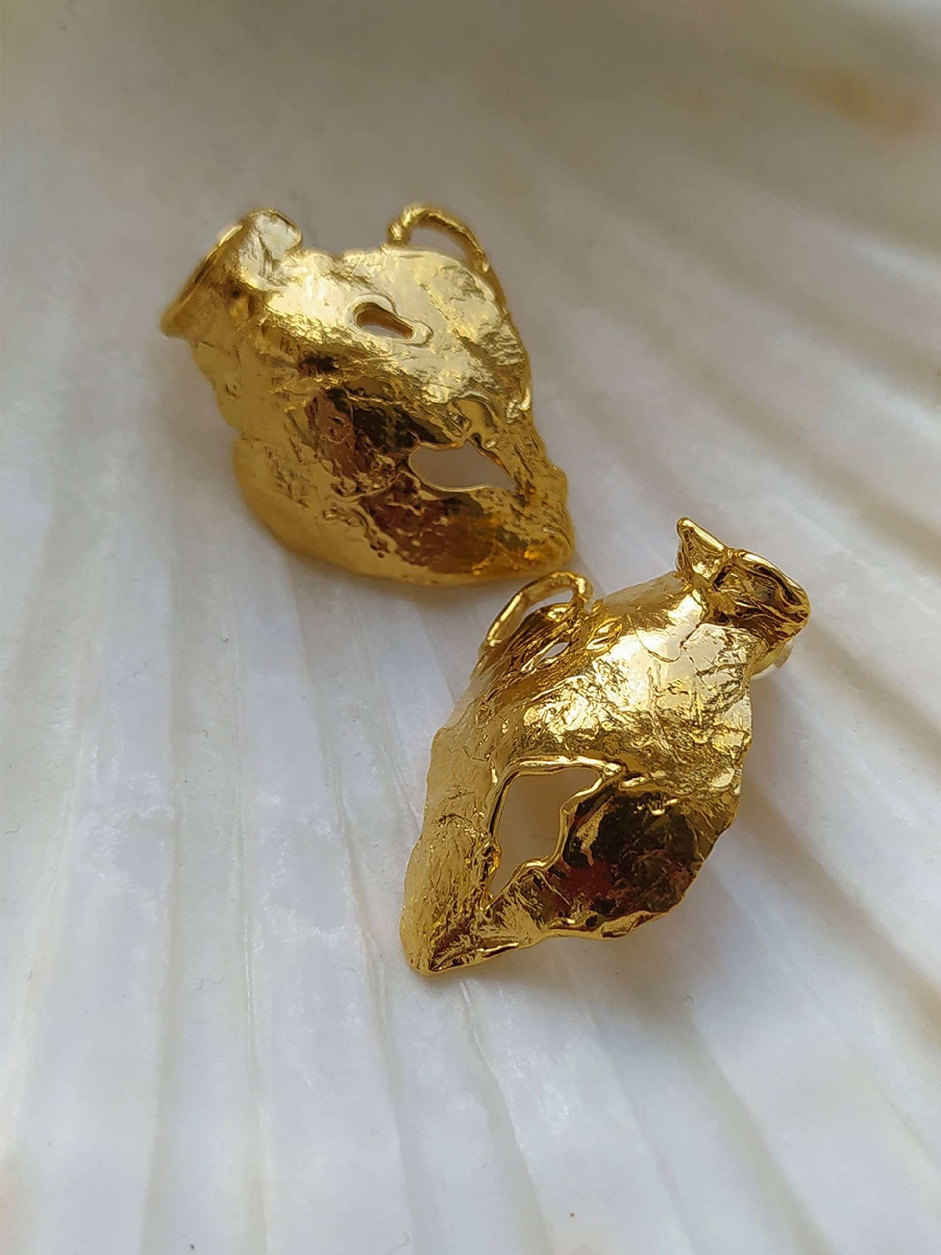 Vacation Amphora Earrings Gold in Gold made by Eva Remenyi