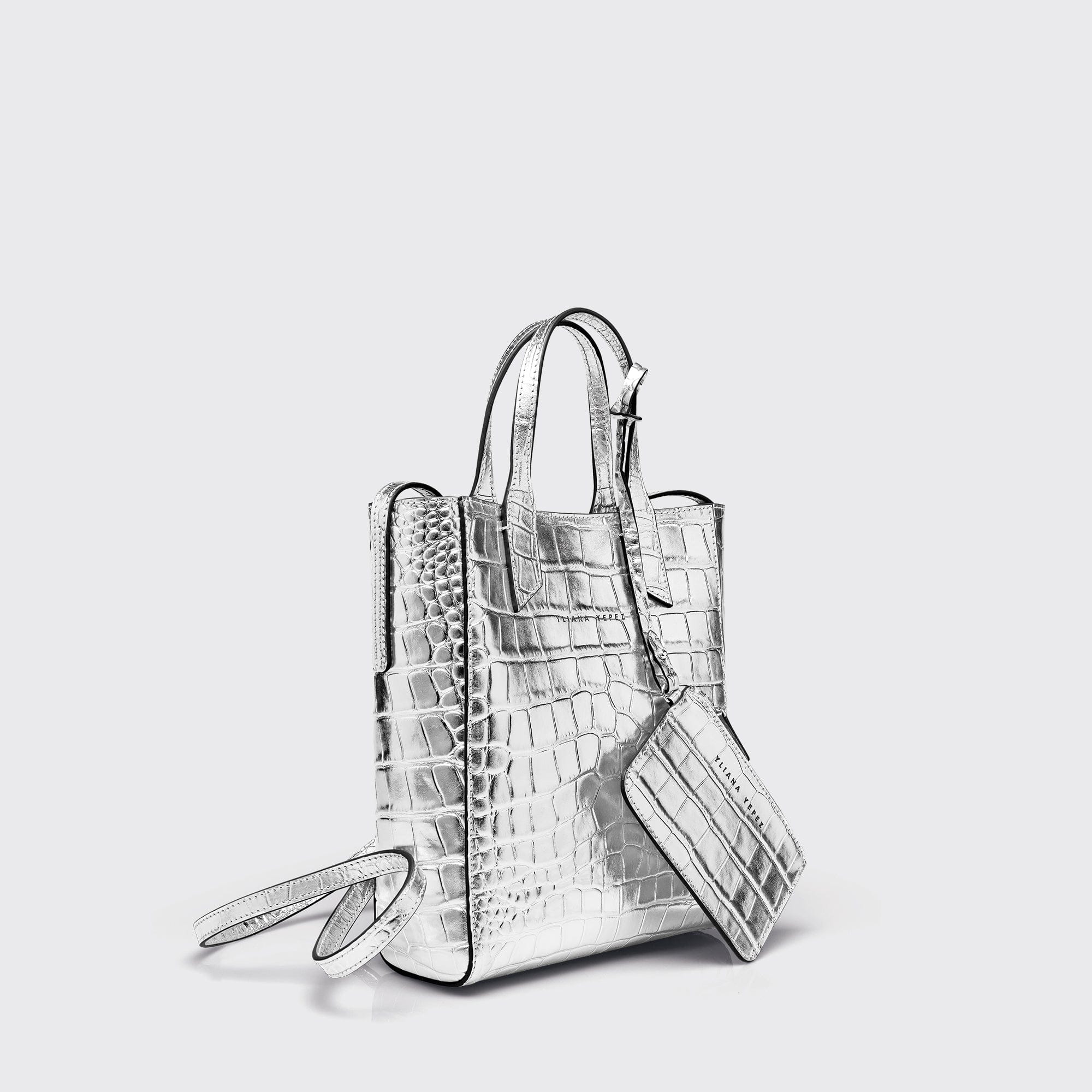 Mini Sarah croc silver made by Yliana Yepez