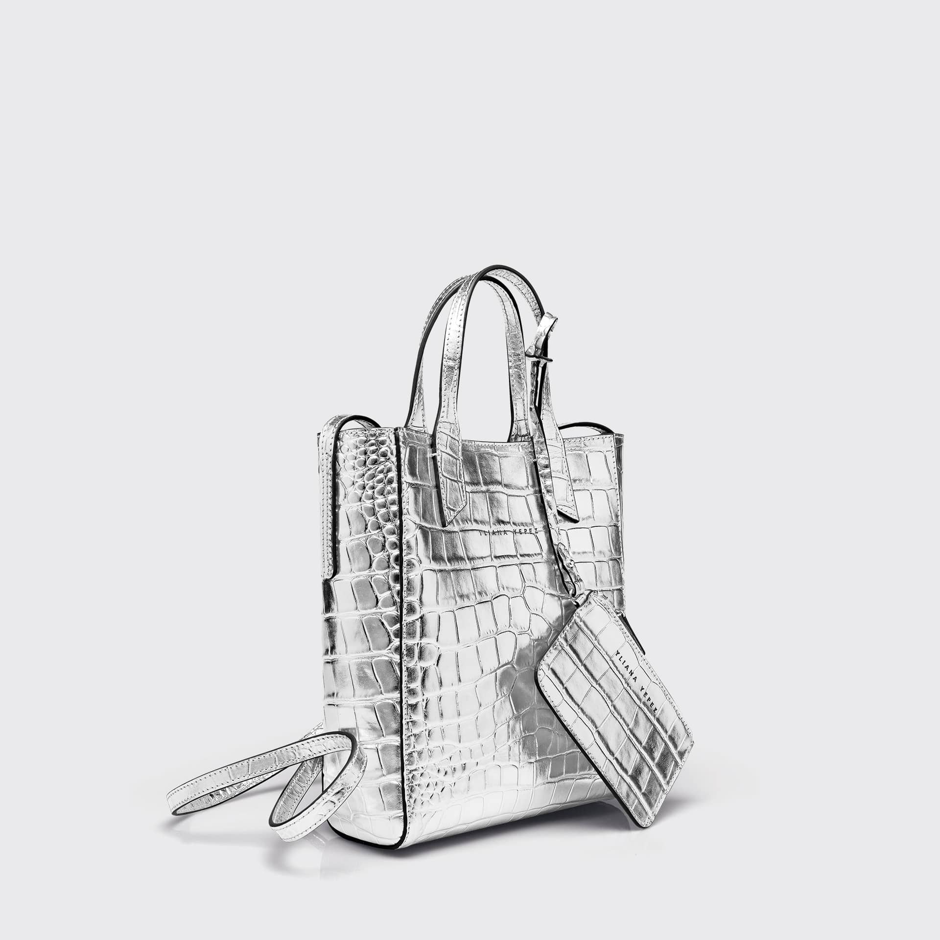 Mini Sarah croc silver made by Yliana Yepez