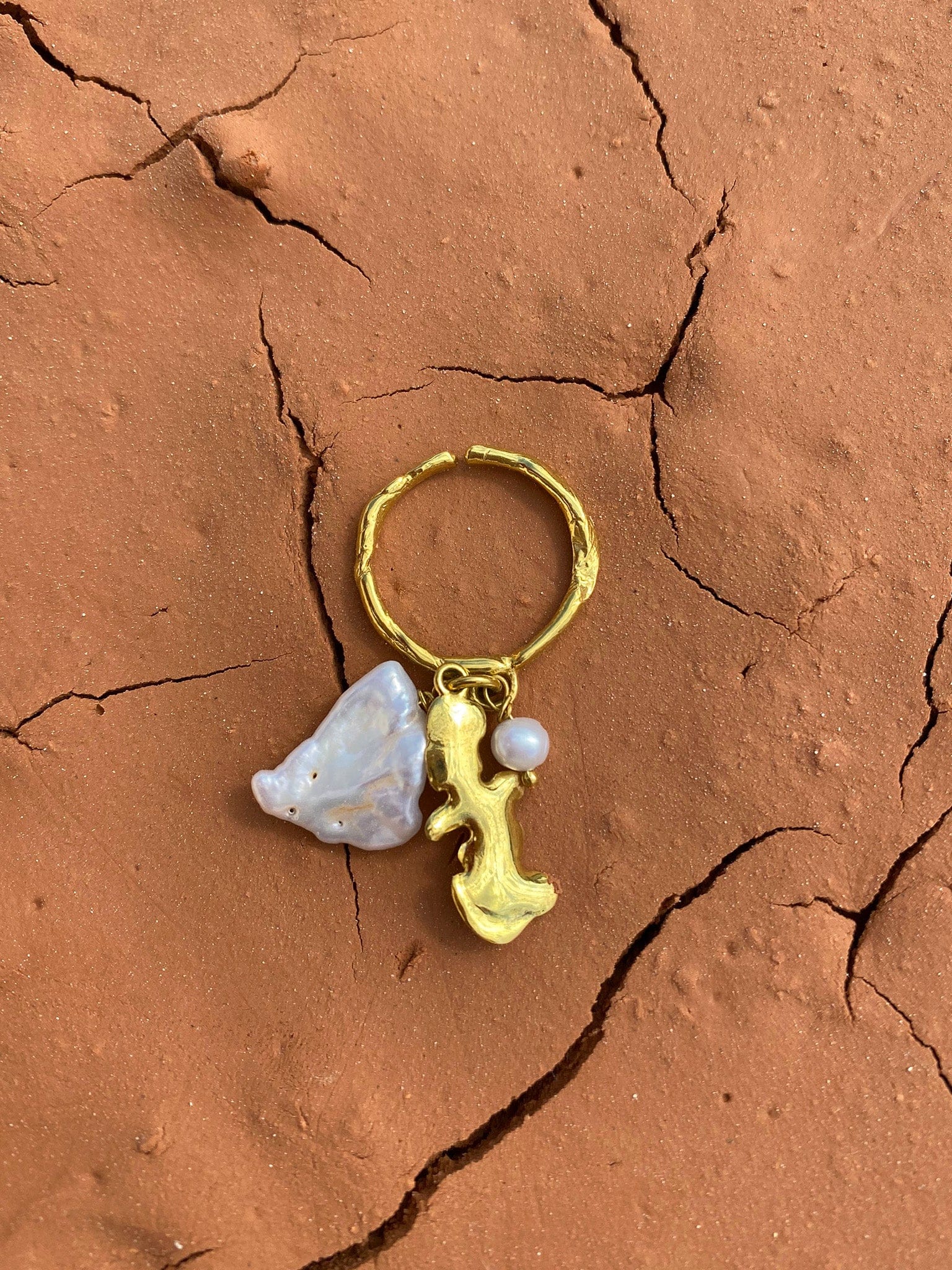 Euphoria Ring in Gold made by Eva Remenyi