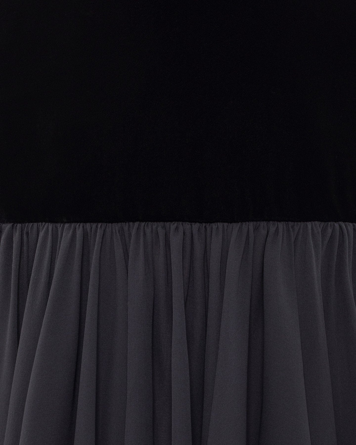 Reine Marguerite Noir made by YVON