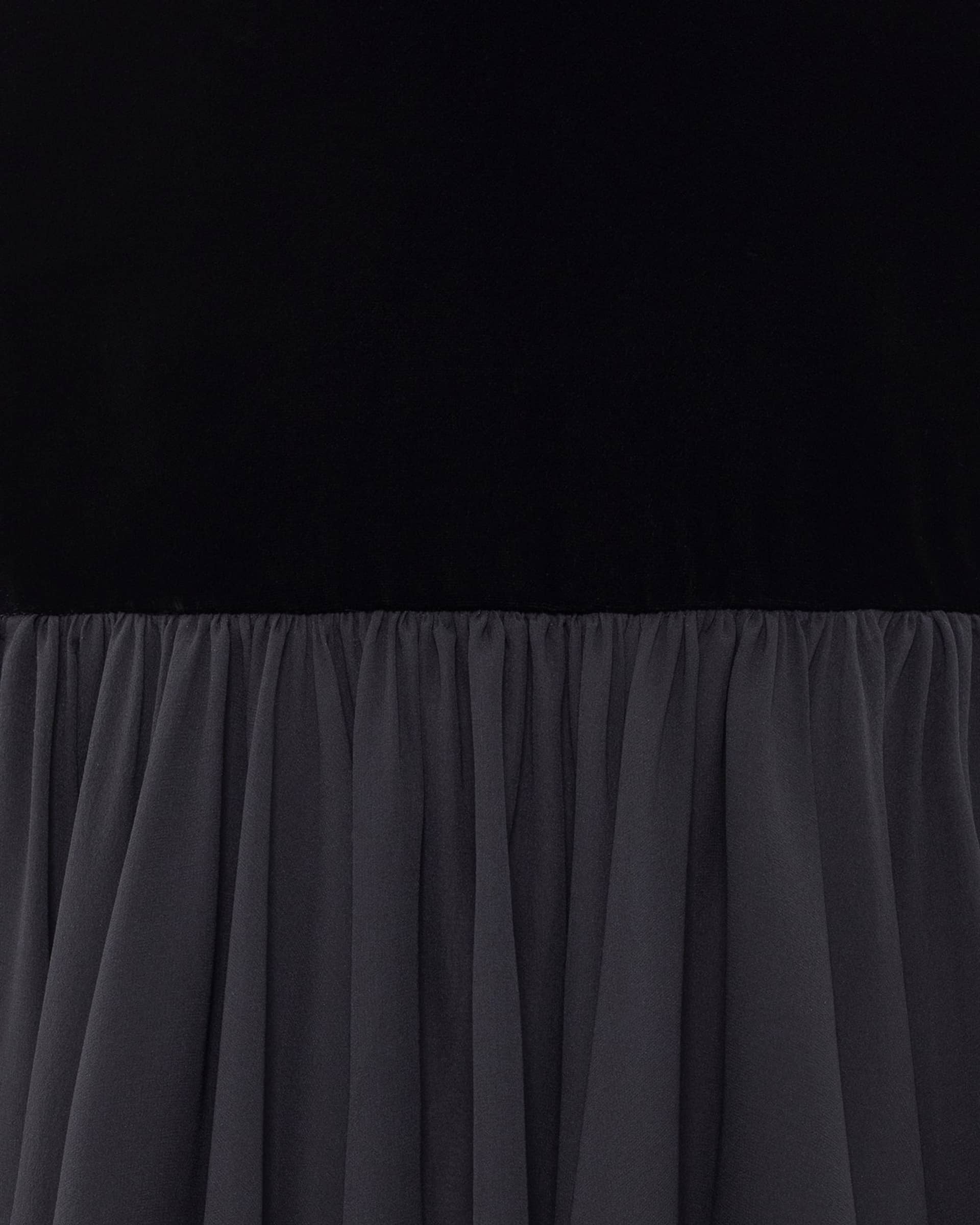 Reine Marguerite Noir made by YVON