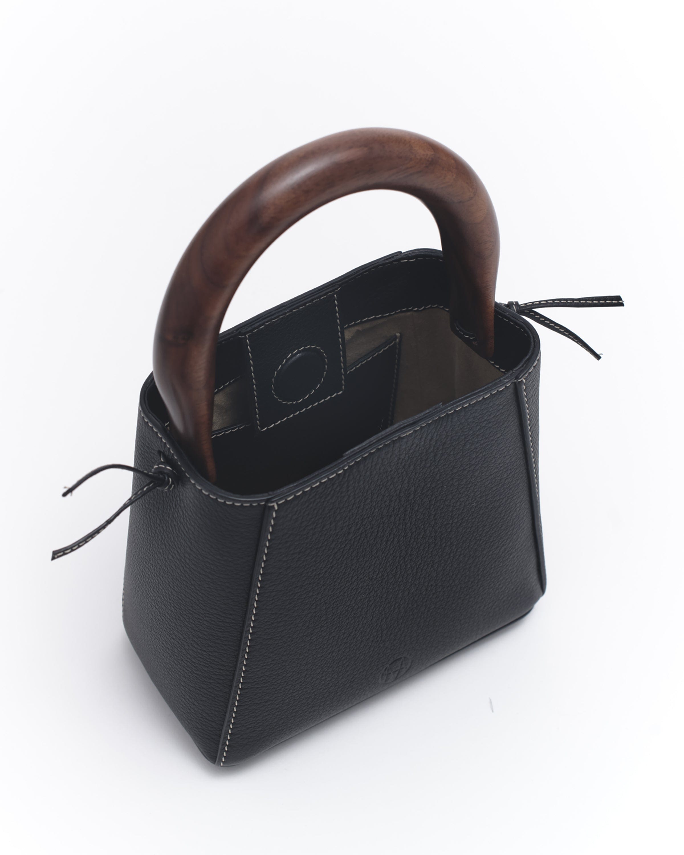 Quinta in Black made by mas