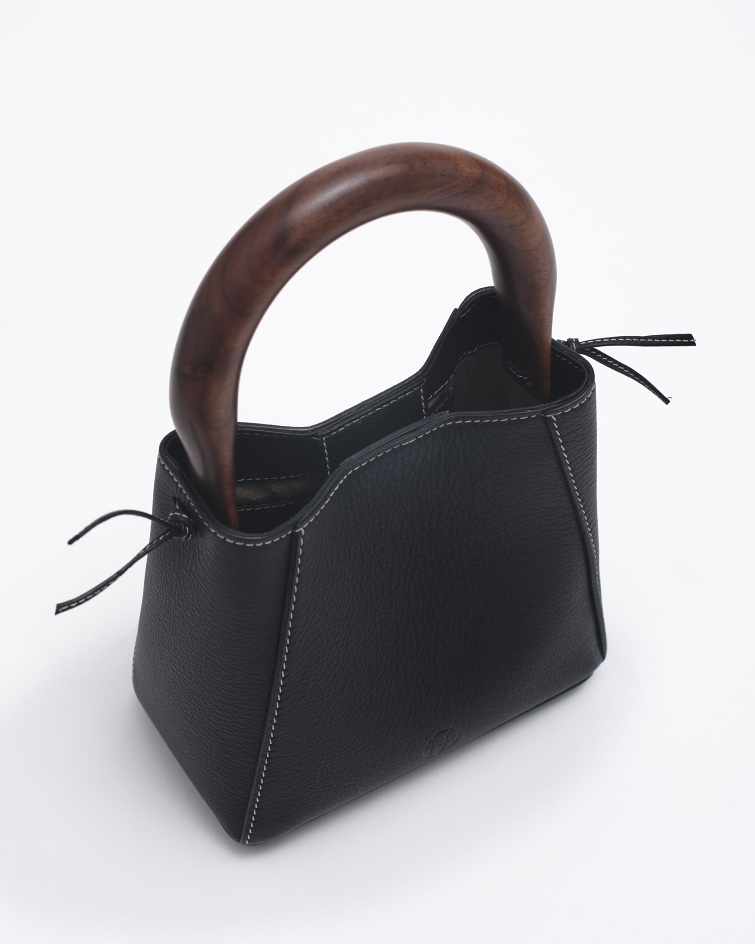 Quinta in Black made by mas