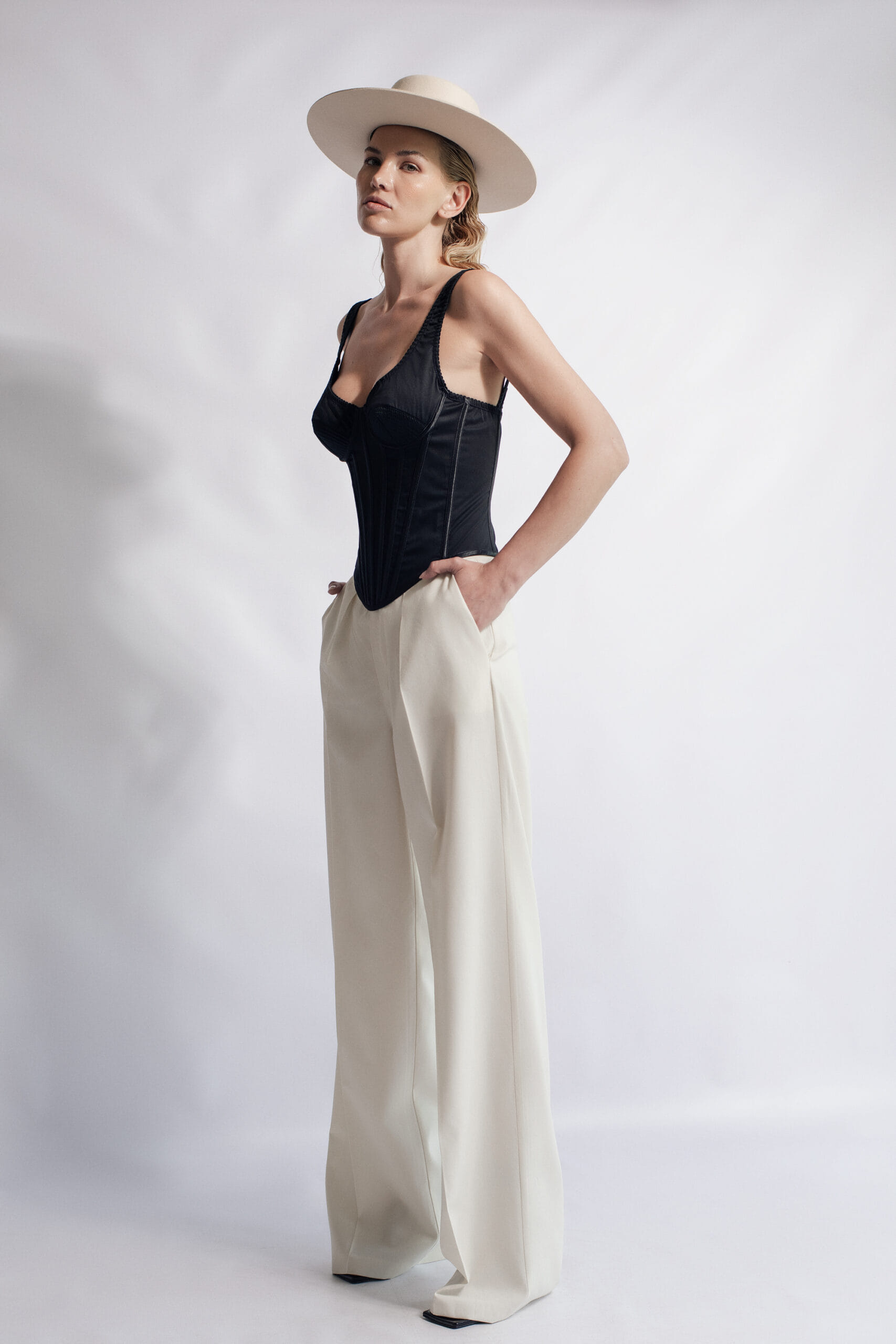 Wide-leg Pants in White made by Aureliana