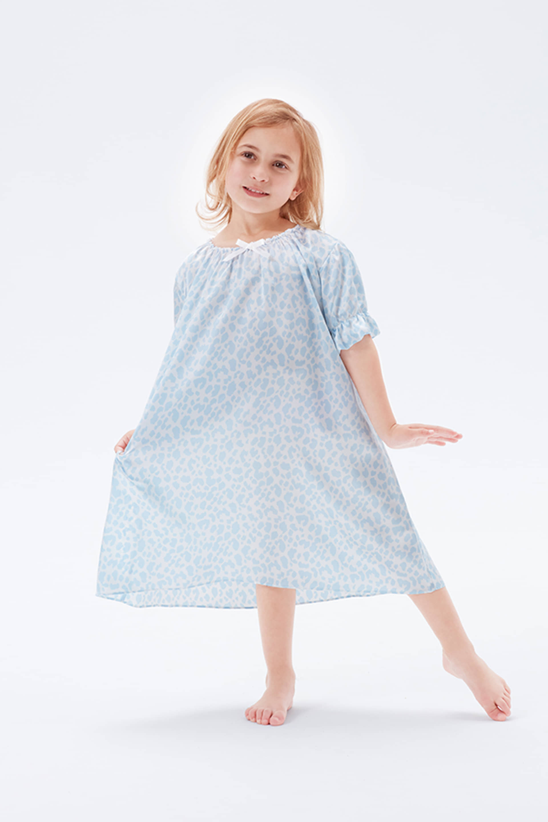 Gentle Leo Kid's Nightgown made by MANITO