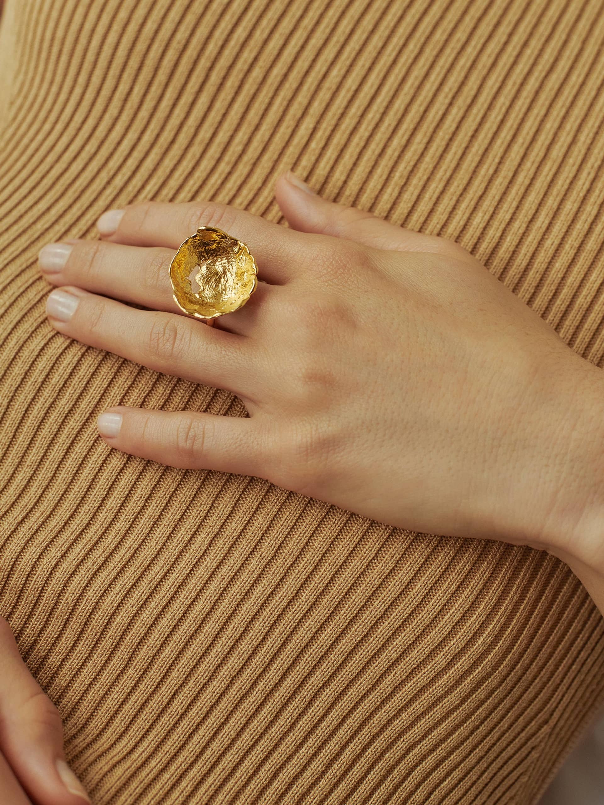 Vacation Sun Ring Gold in Gold made by Eva Remenyi