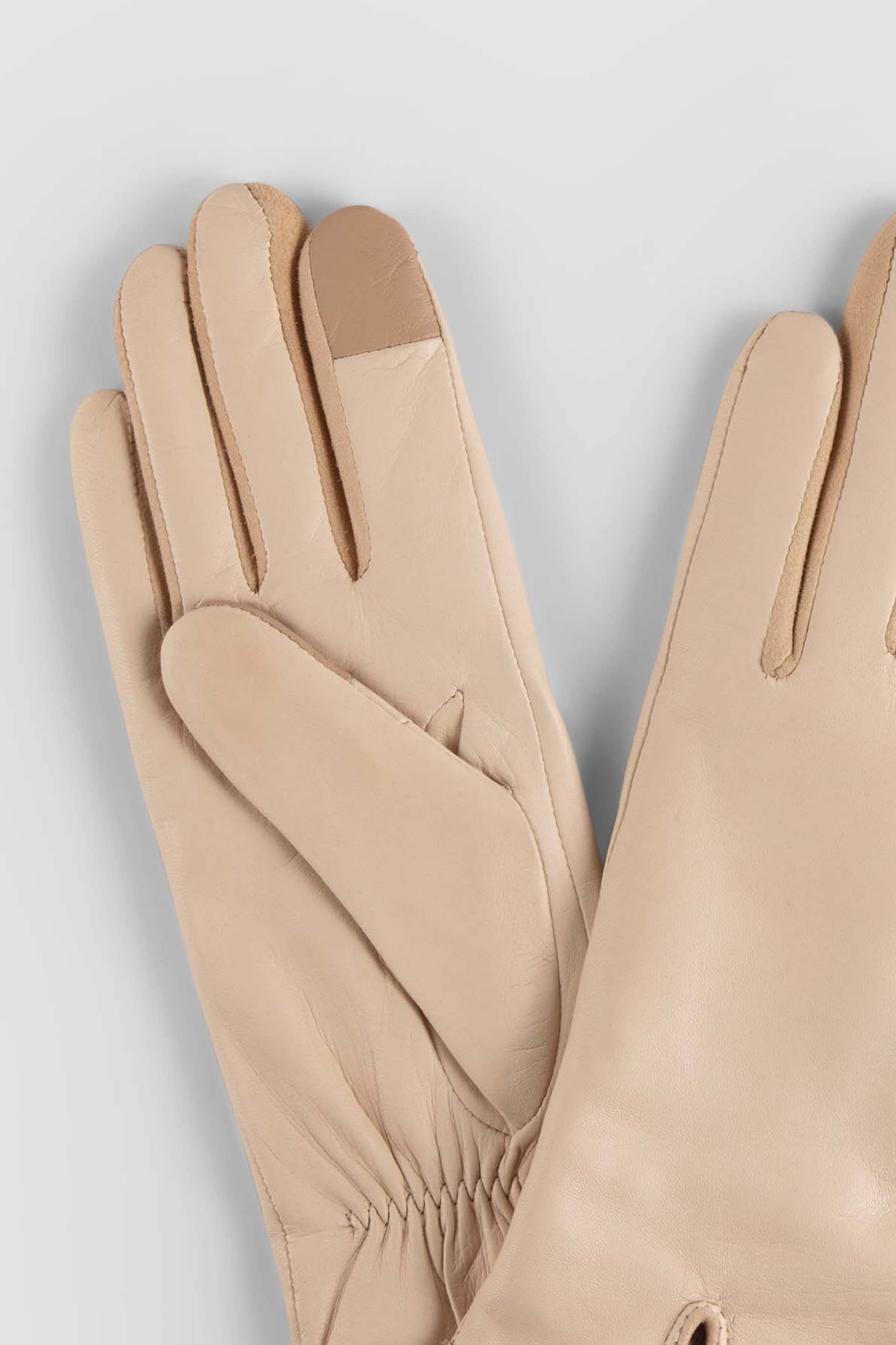 Essentials Cream made by Handsome Stockholm