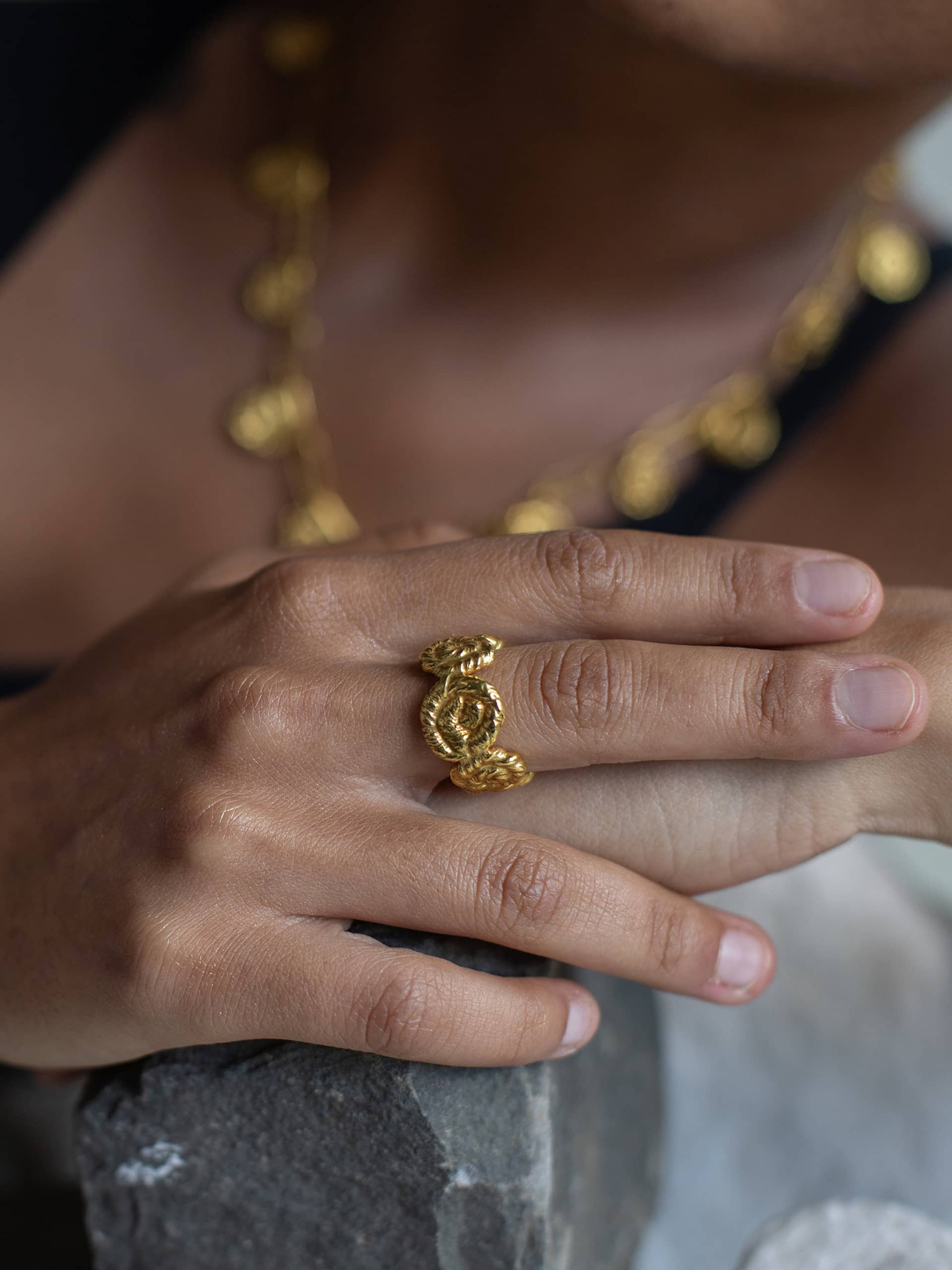 Nautilus Chunky Ring Gold in Gold made by Eva Remenyi