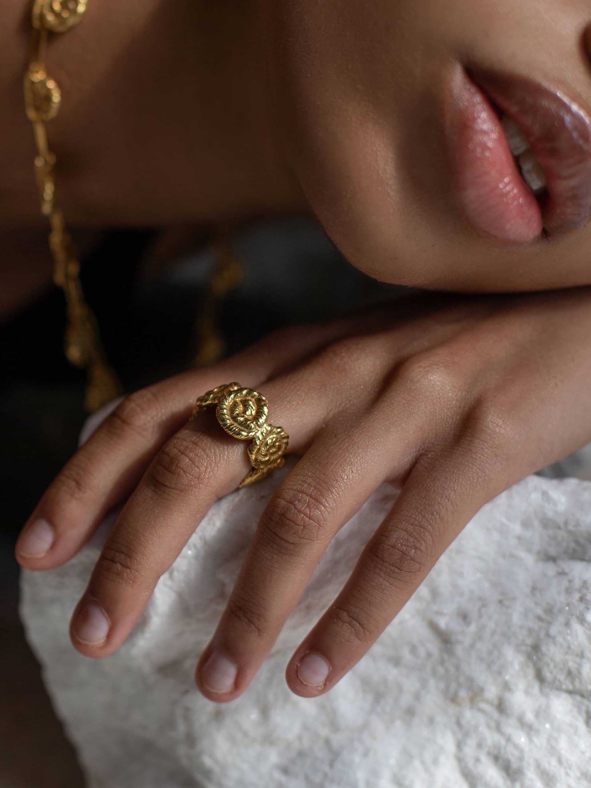Nautilus Chunky Ring Gold in Gold made by Eva Remenyi