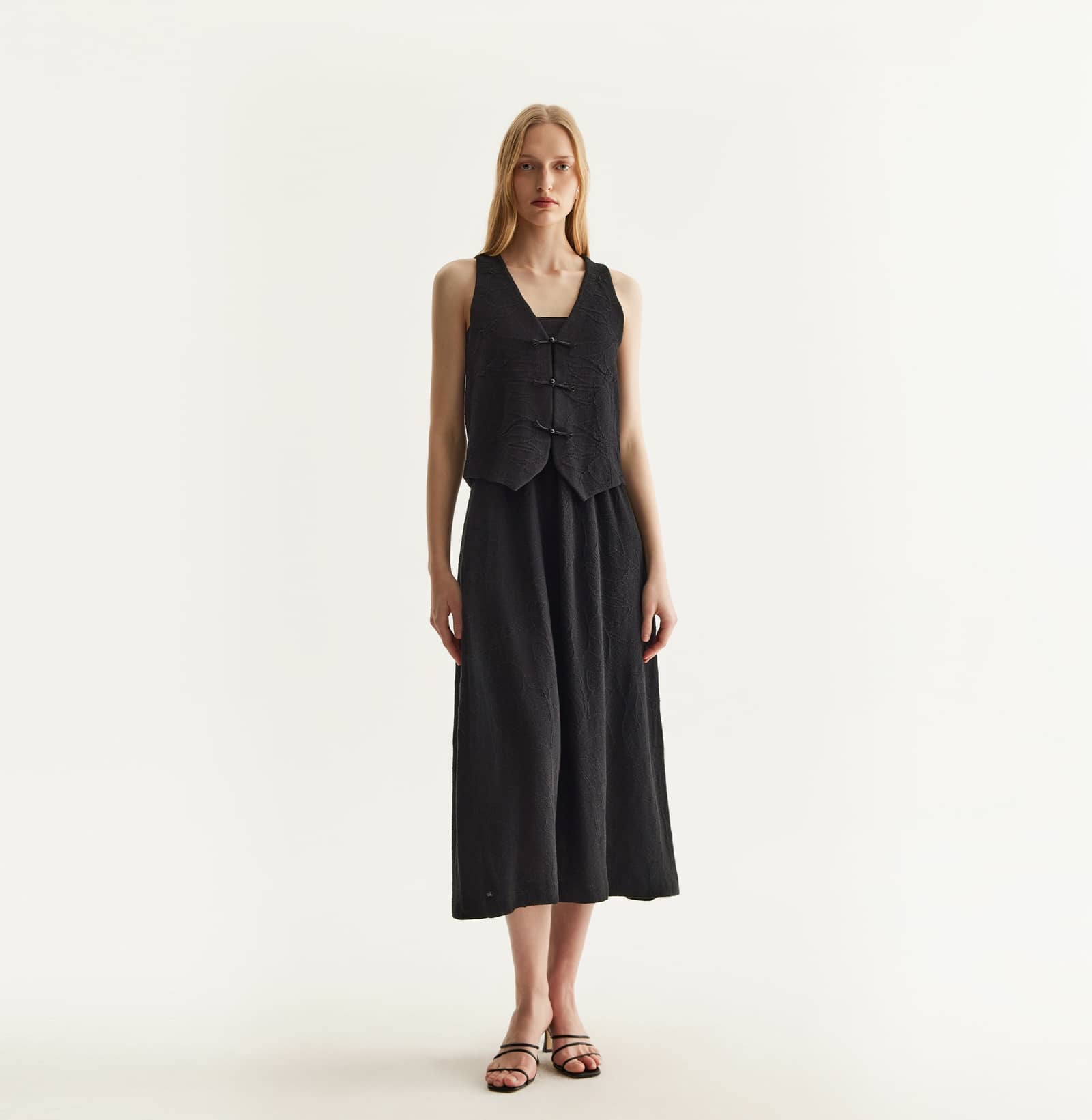 CHINESE STYLE FLORAL TEXTURED WAISTCOAT made by CRUSH Collection