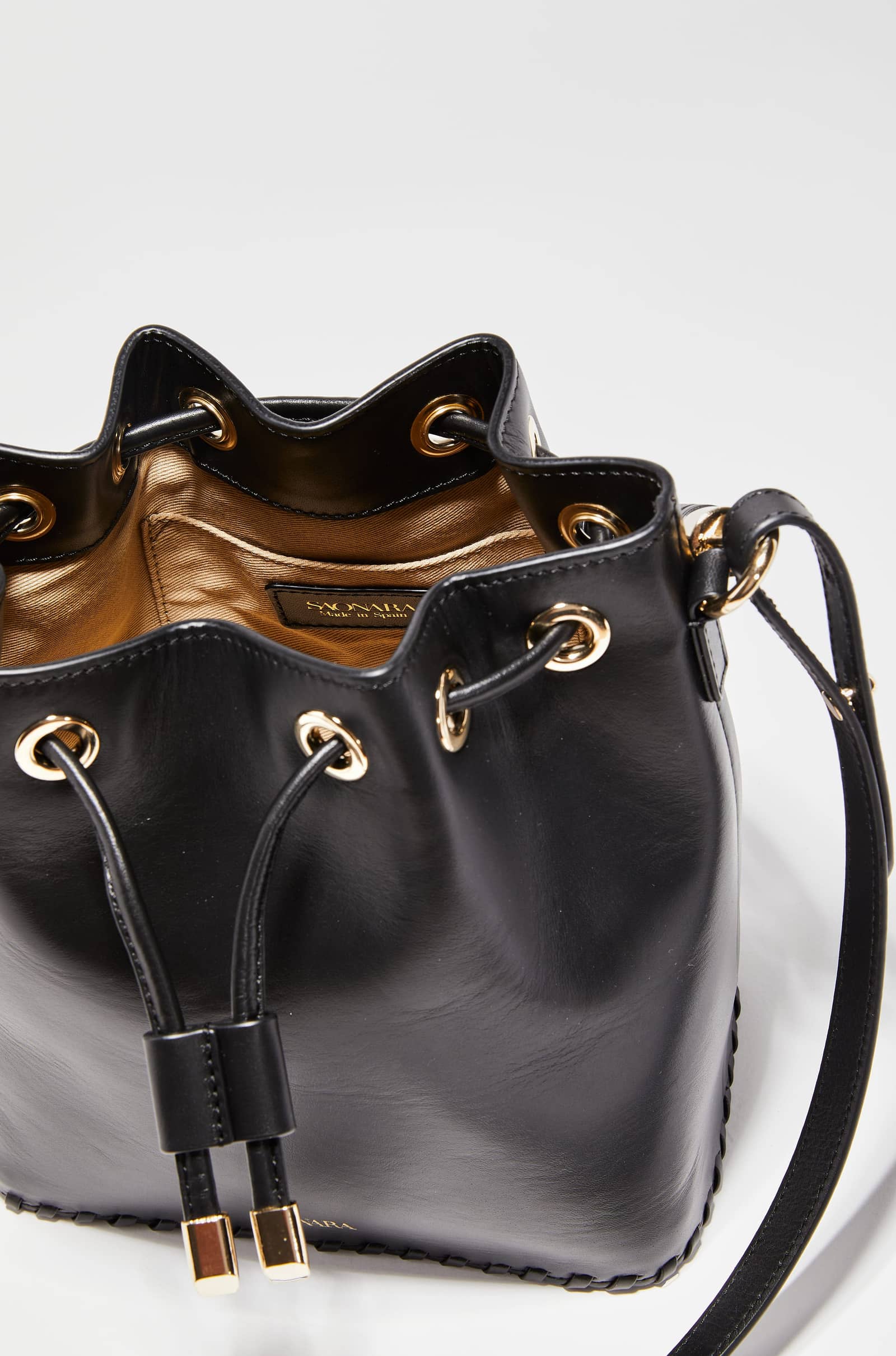 SAONARA BUCKET BLACK LEATHER made by Saonara