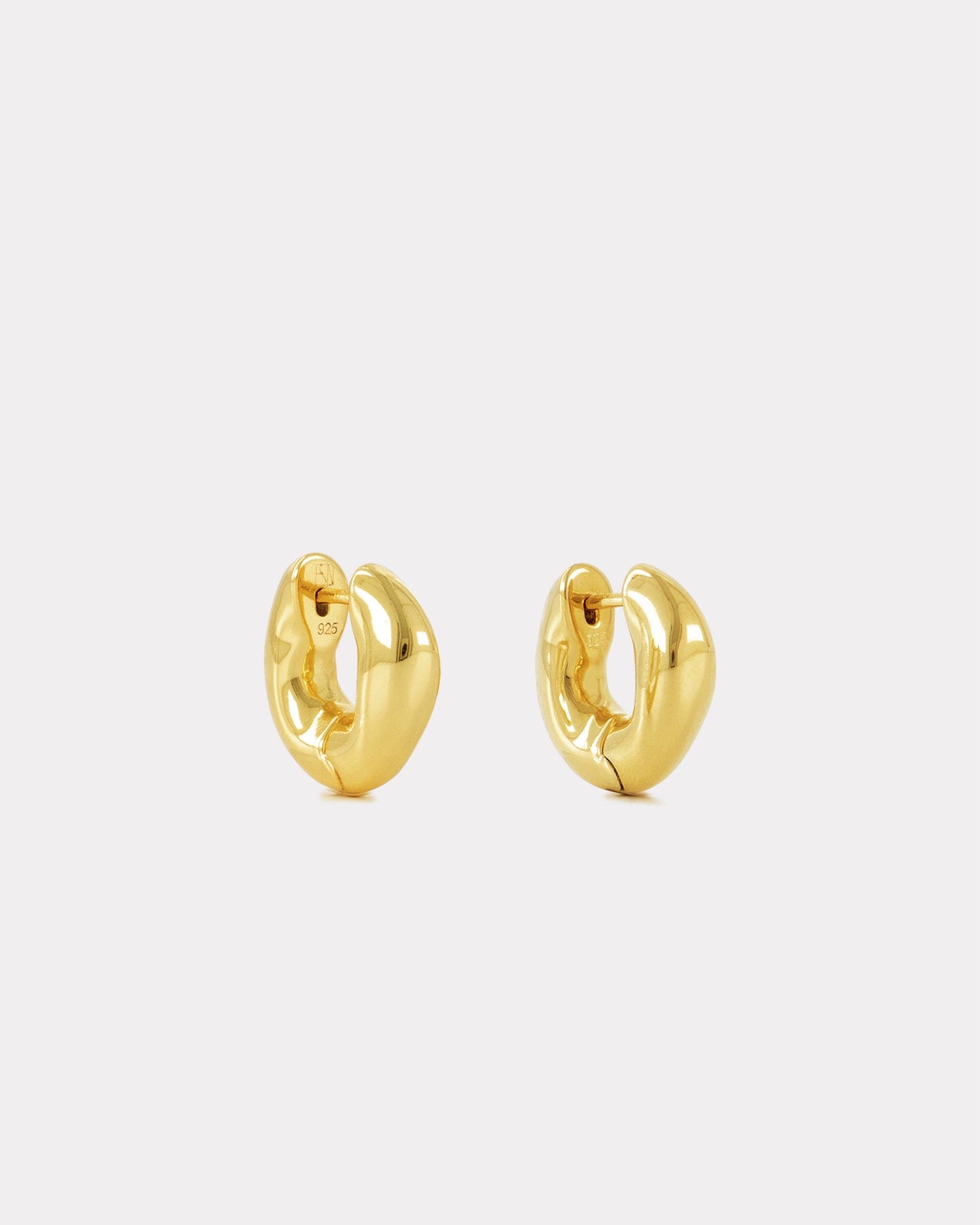 The Huggie Earrings - Gold made by ESSEN