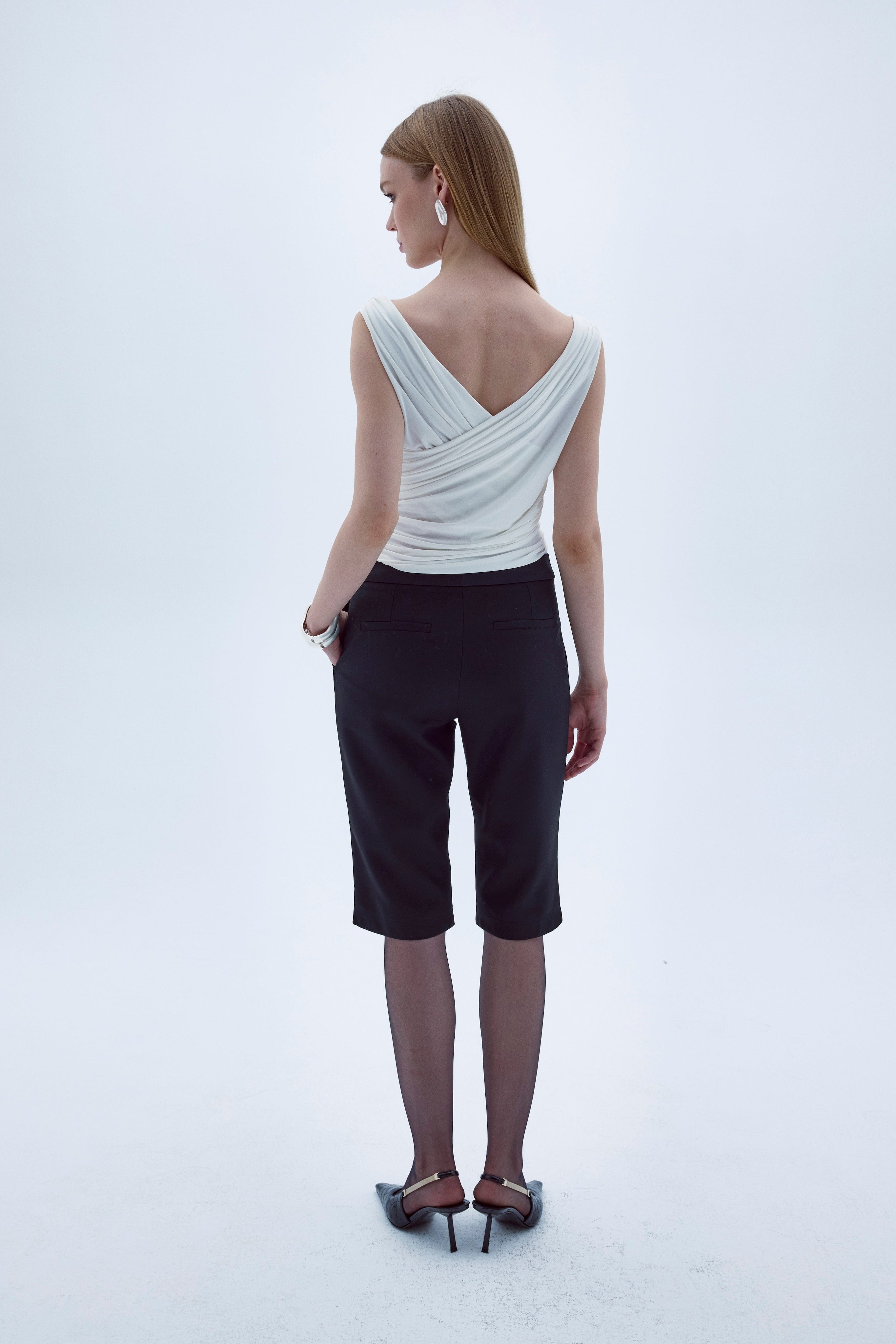 ARCED CAPRI TROUSERS made by Nazli Ceren