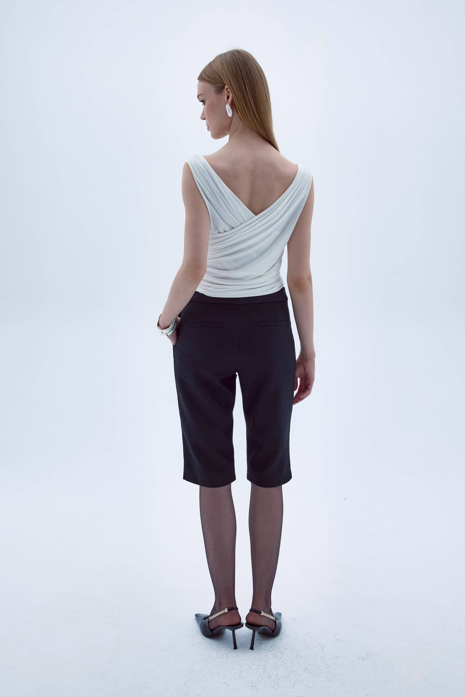 ARCED CAPRI TROUSERS made by Nazli Ceren