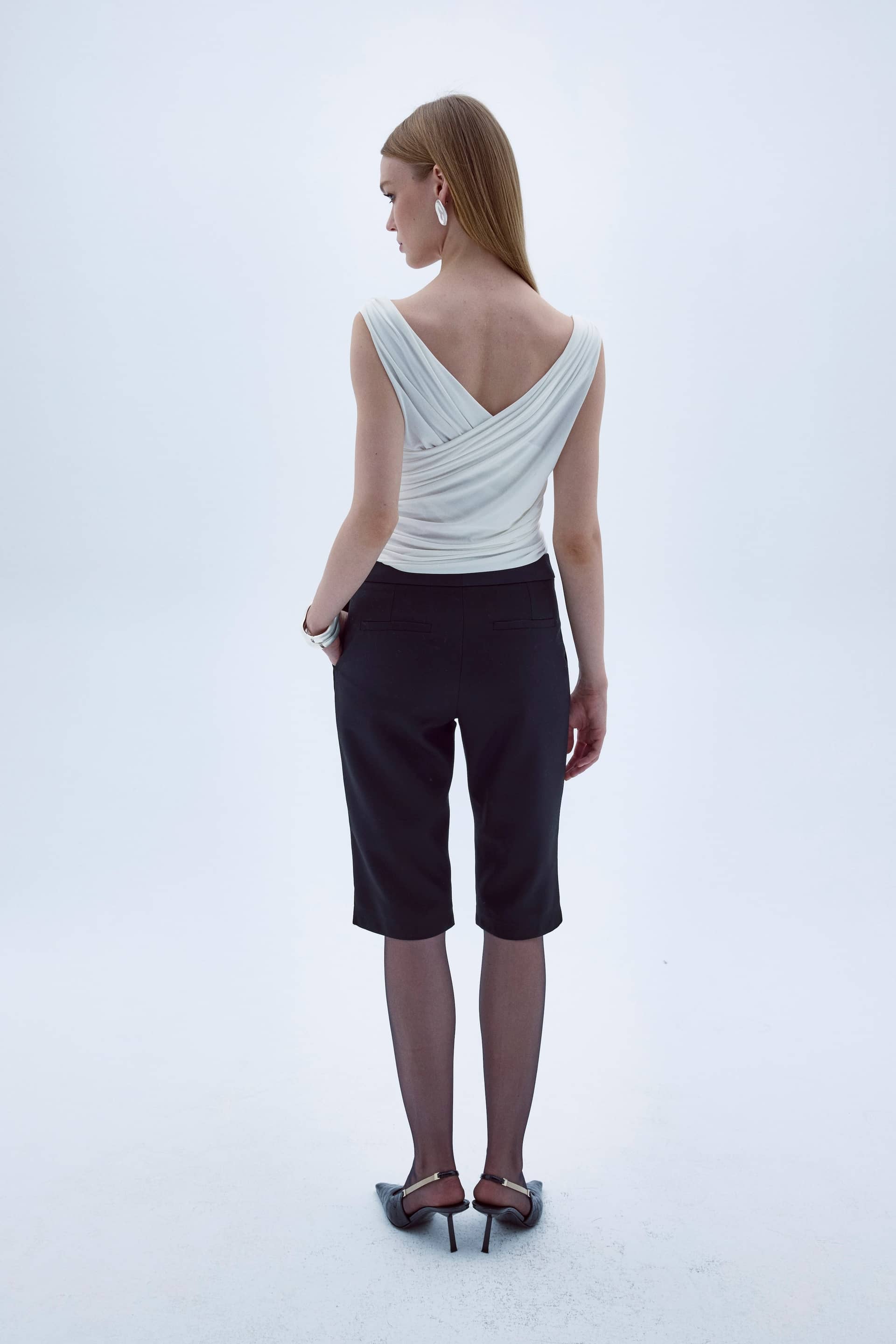 ARCED CAPRI TROUSERS made by Nazli Ceren