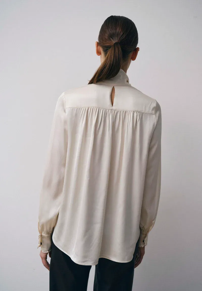 Alba Blouse - Off White made by HERSKIND