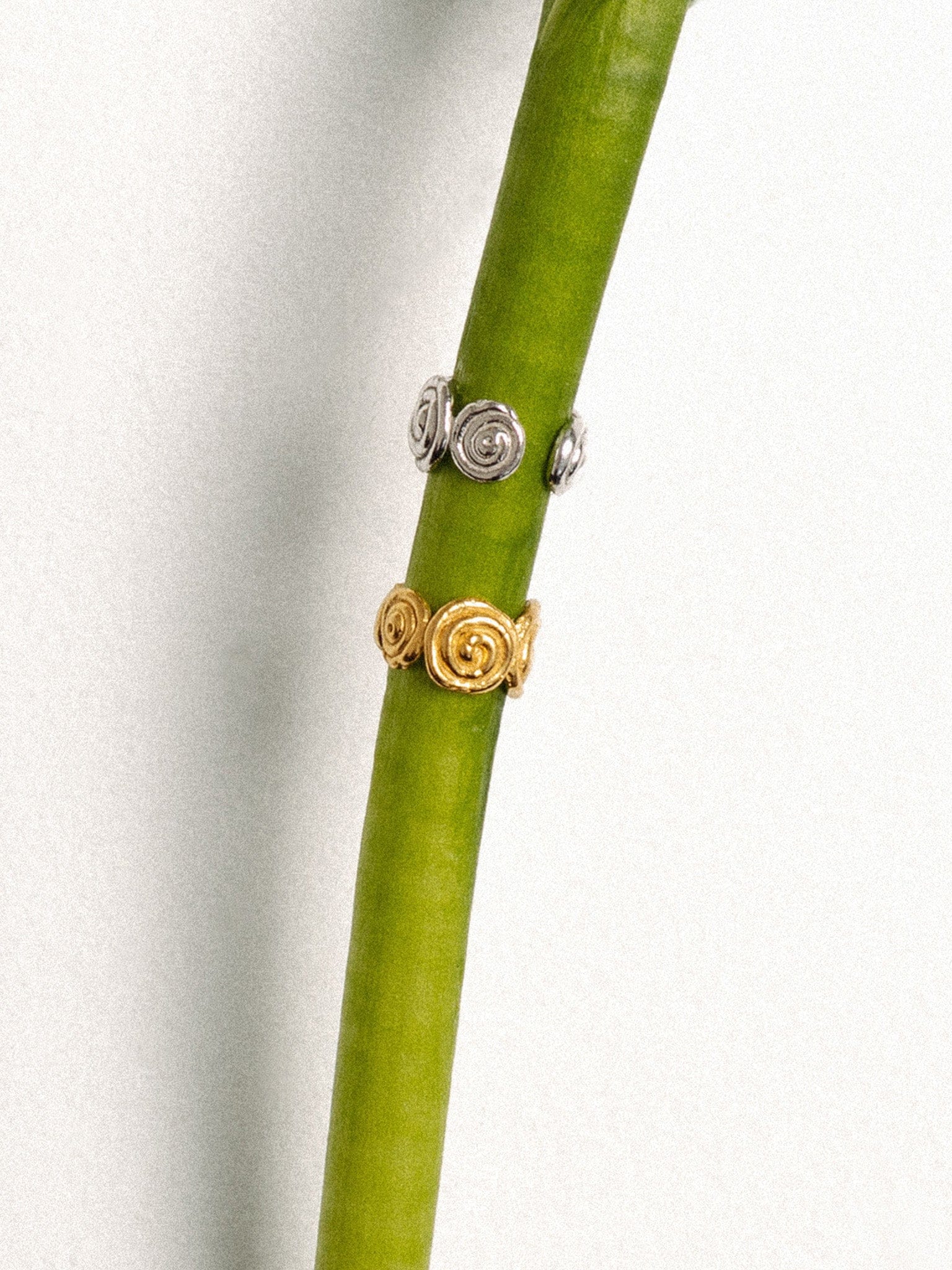 Origin Ear Cuff Gold made by Eva Remenyi