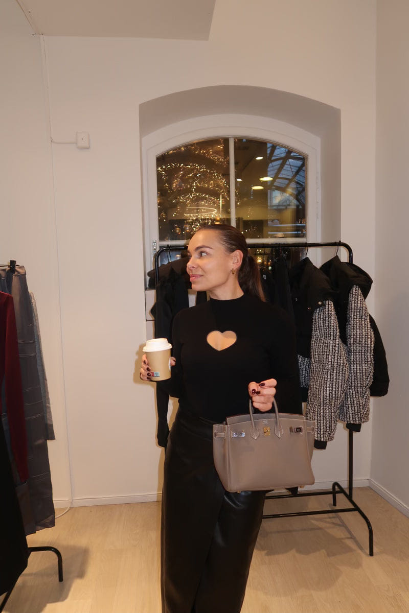 Heart sweater Black made by CLOEYS