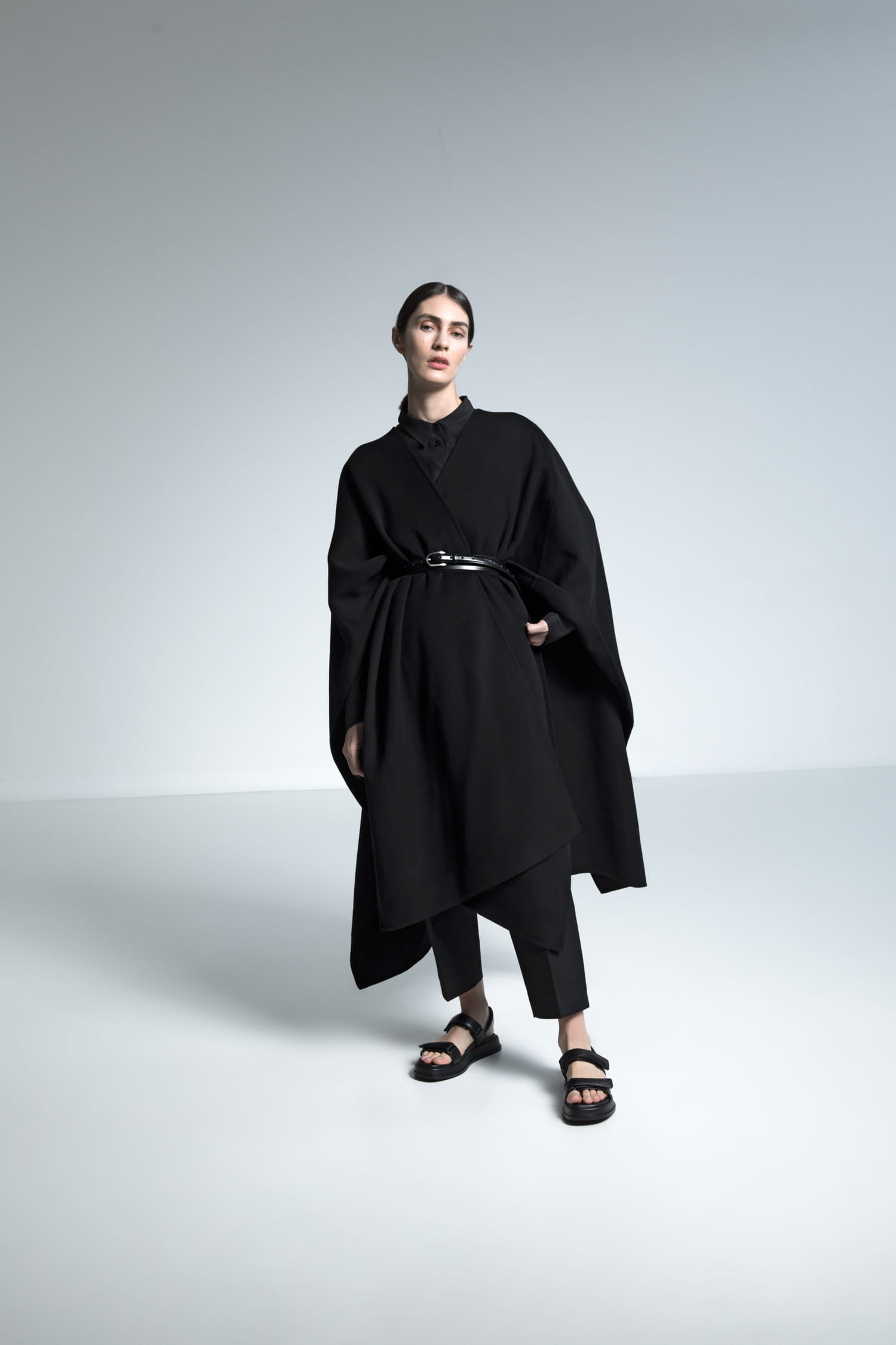 The Sporty Sandal - Black made by ESSEN