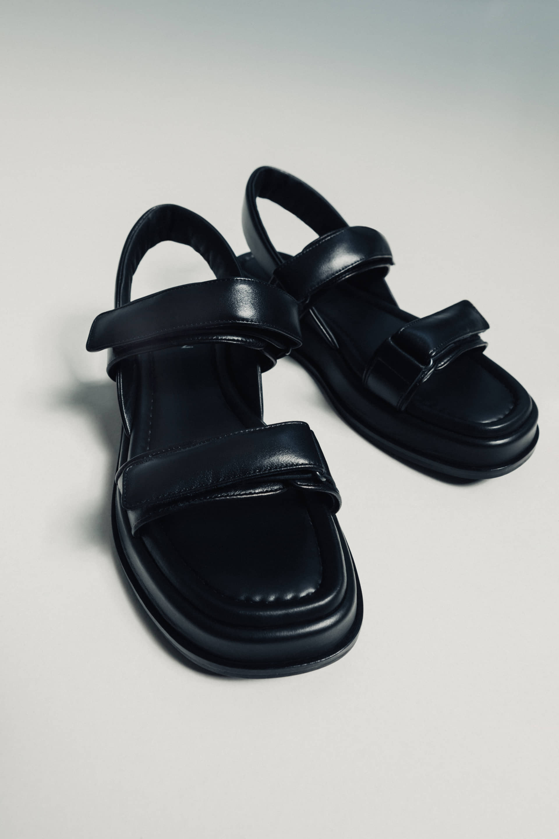 The Sporty Sandal - Black made by ESSEN