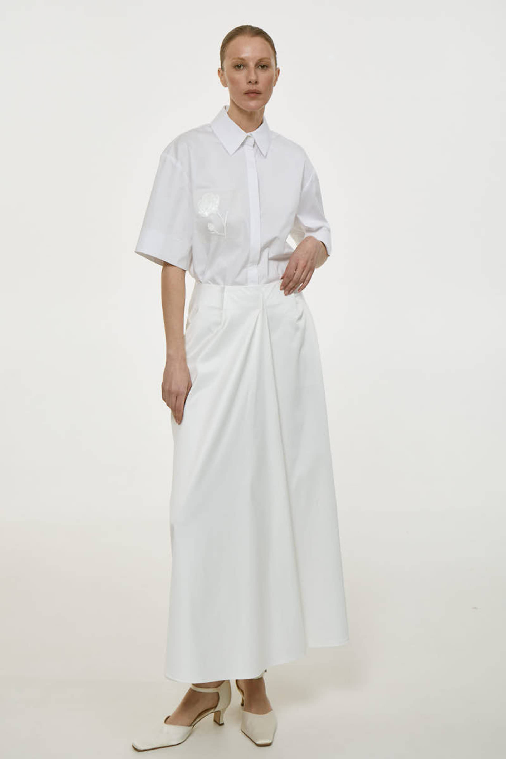 WHITE SKIRT made by DELEGAN Clothes