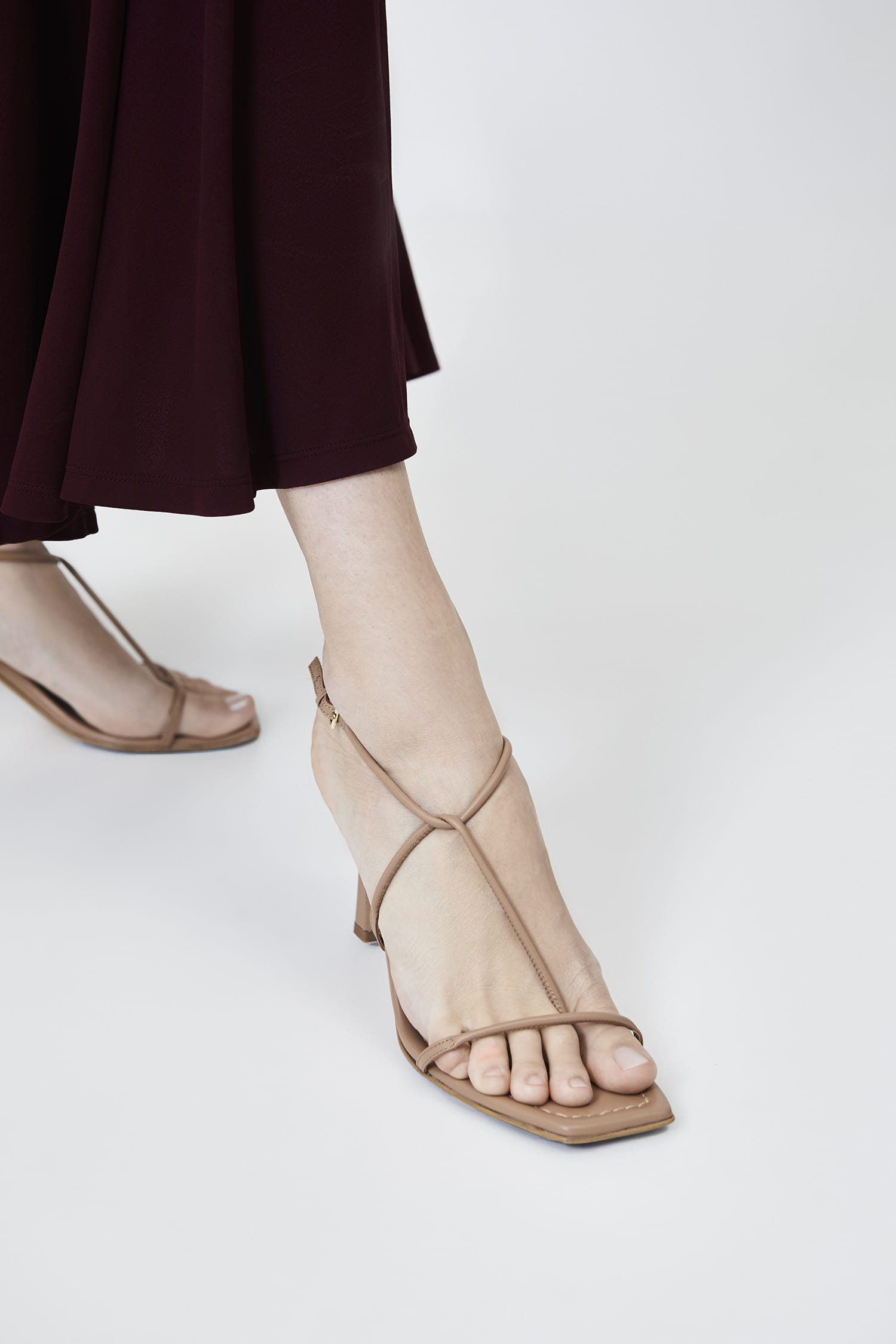 The Strappy Sandal - Almond made by ESSEN