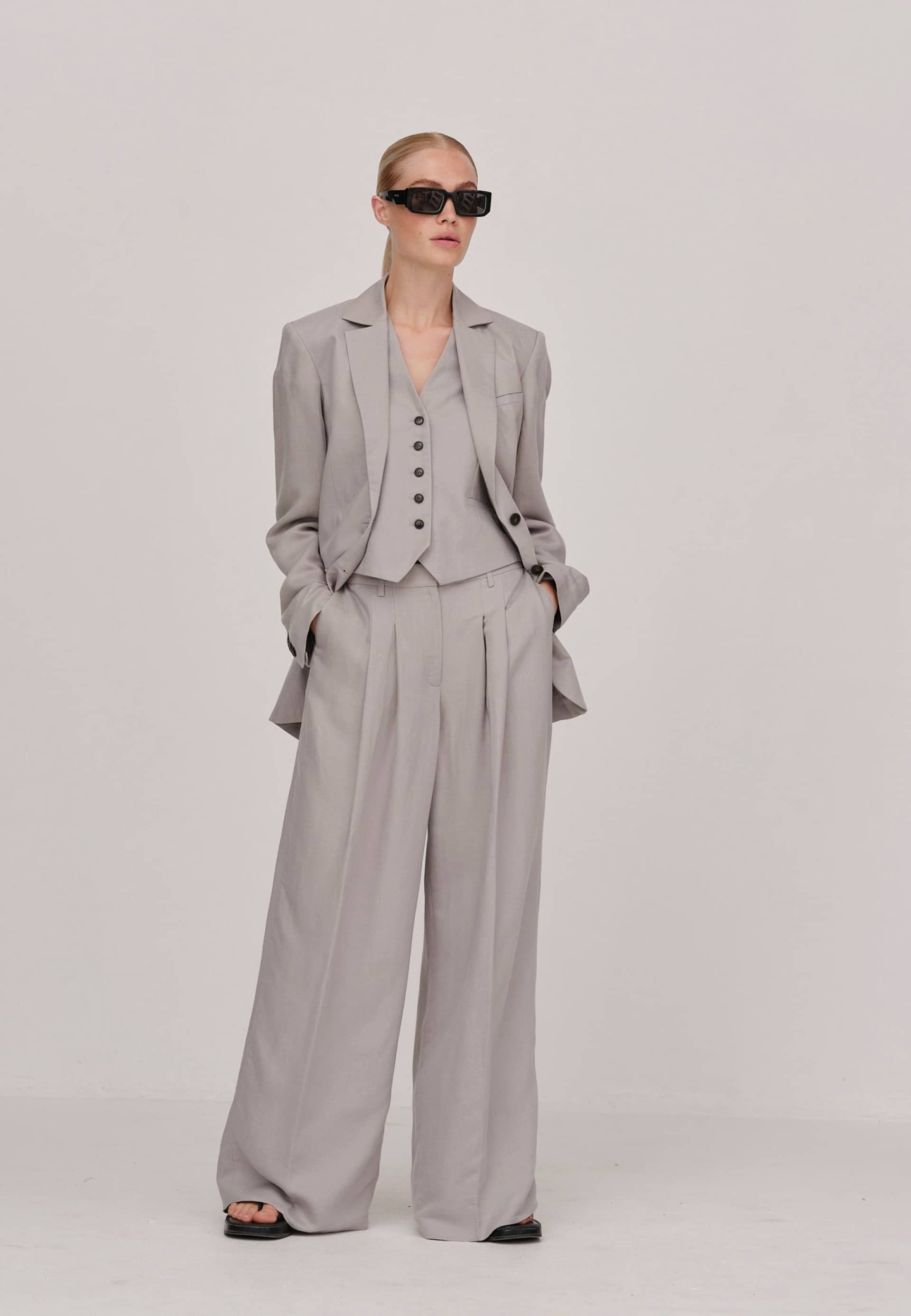 Mercy Blazer - Stone made by HERSKIND