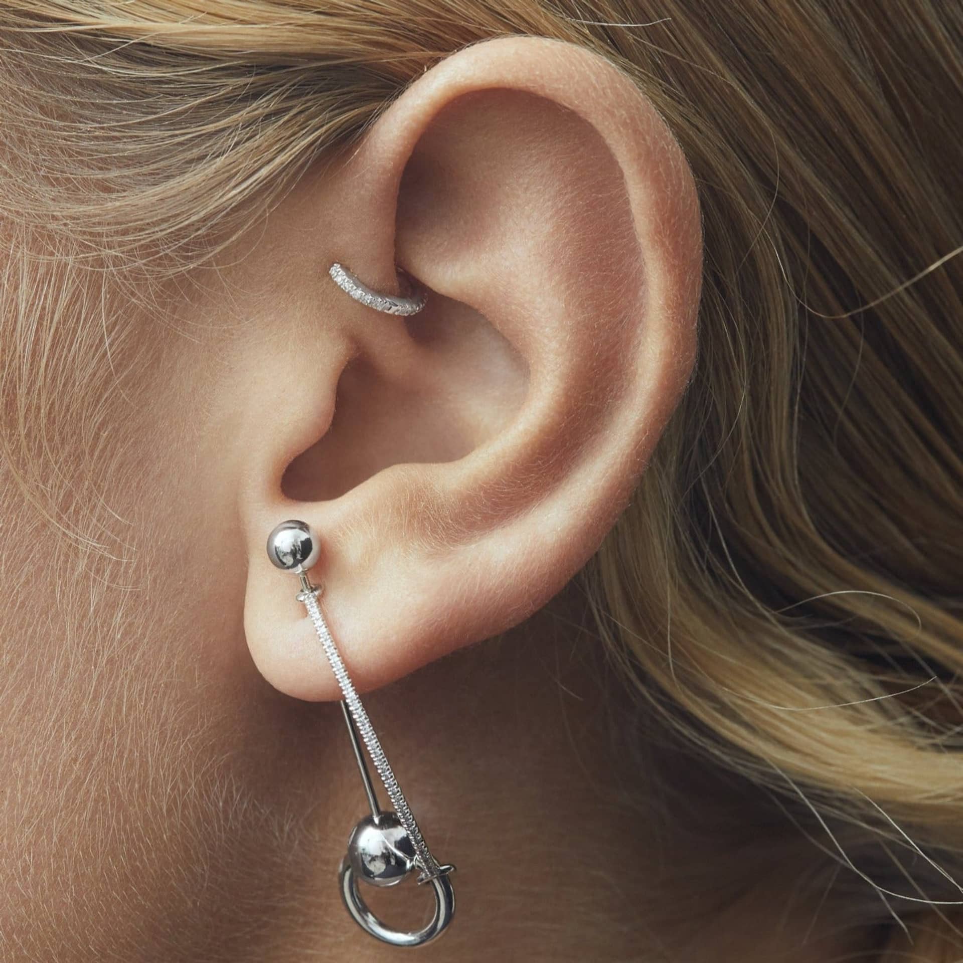 HUGGIE WHITE DIAMOND & WHITE GOLD - 7mm made by ENNUI