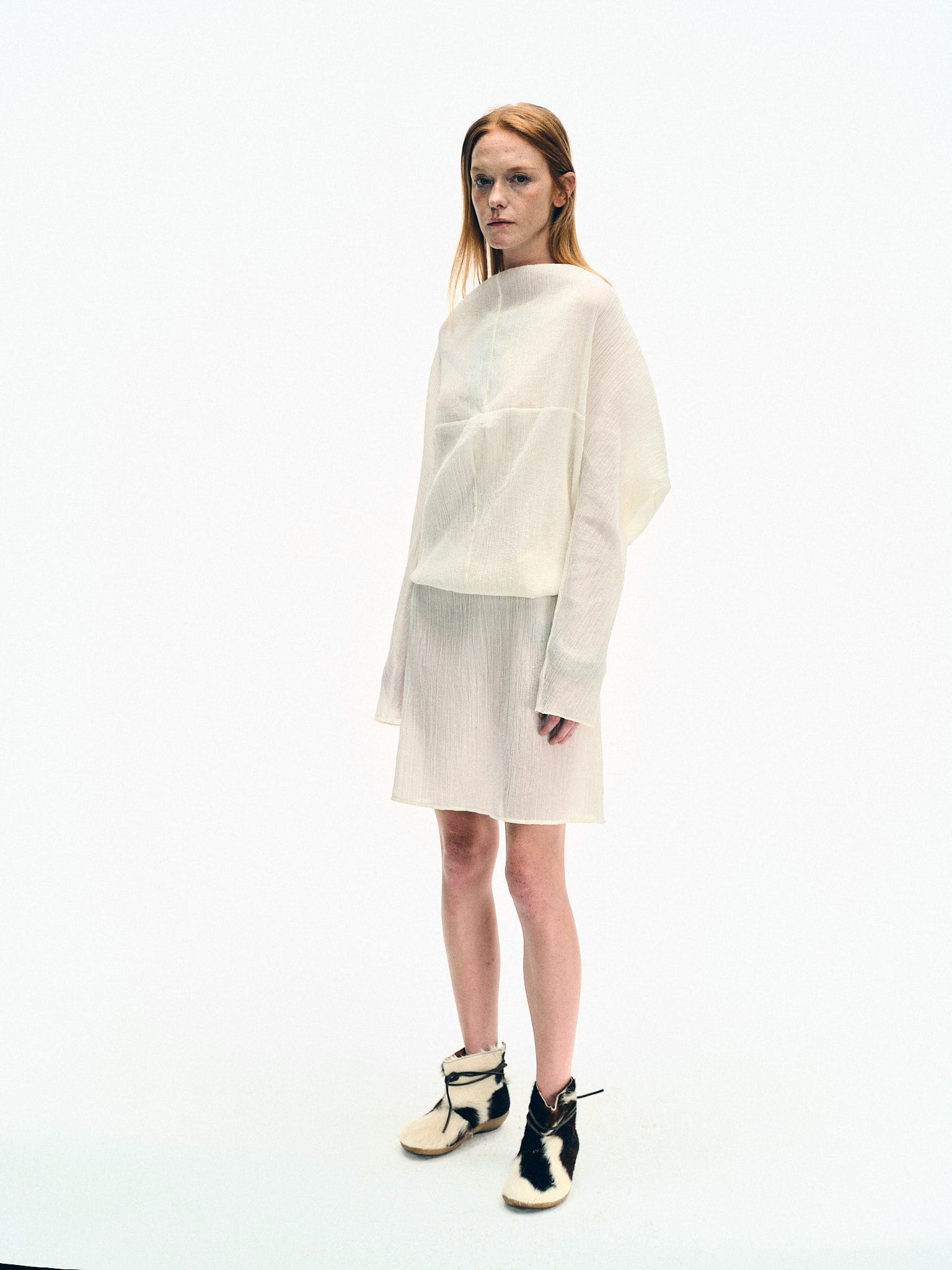 WHITE WRINKLE-TEXTURED REVERSIBLE TOP made by YIBRI