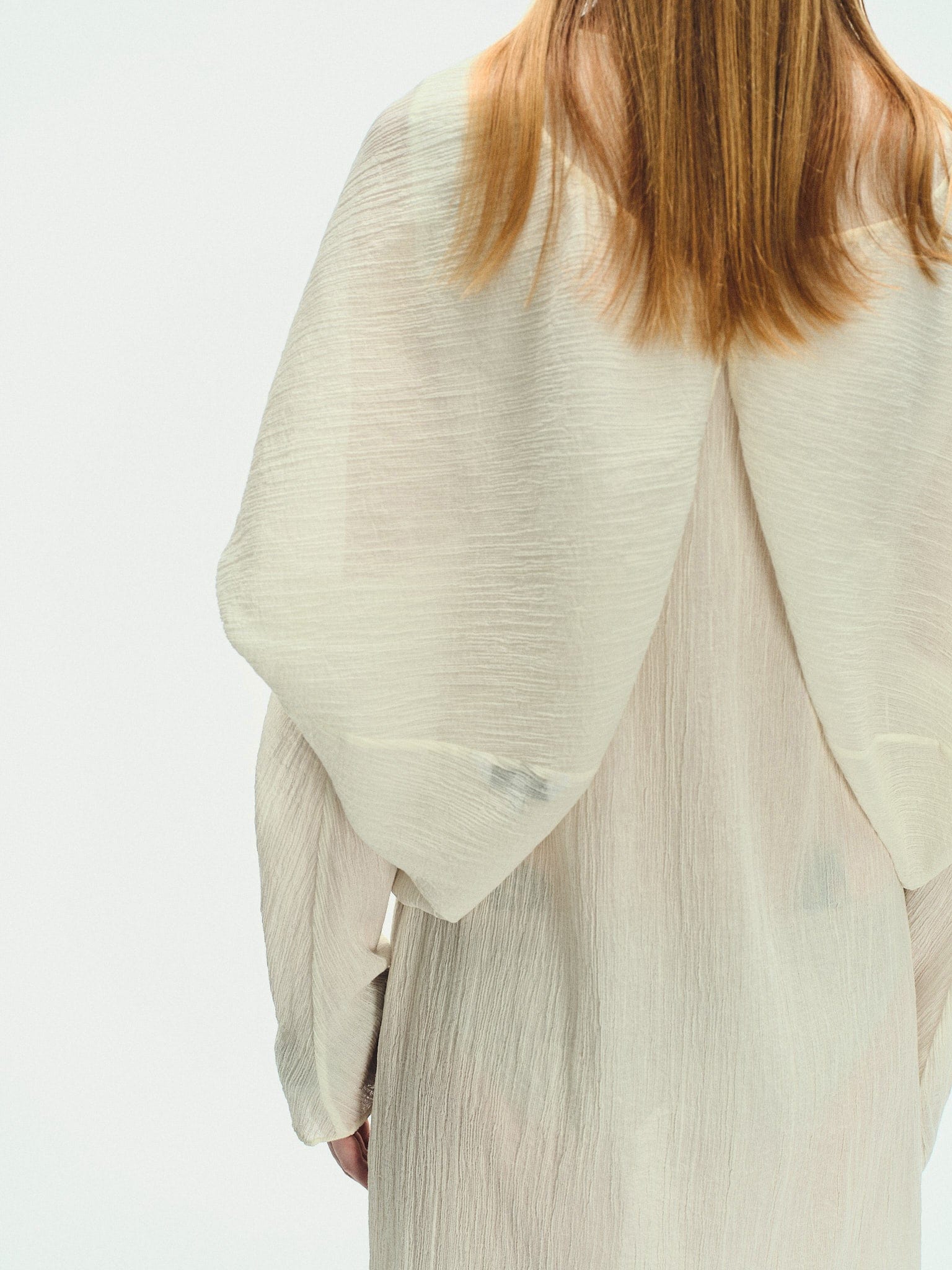 WHITE WRINKLE-TEXTURED REVERSIBLE TOP made by YIBRI