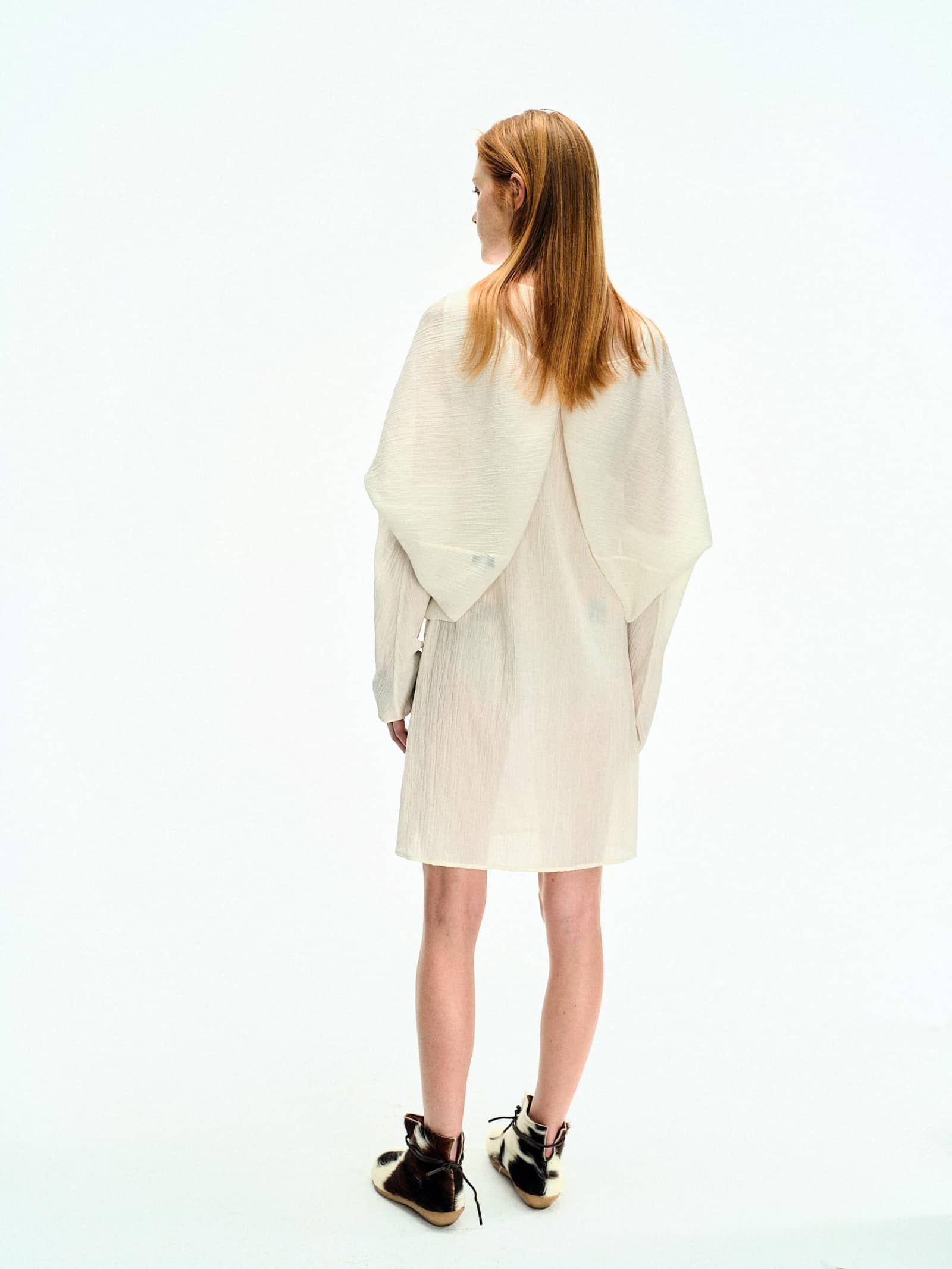 WHITE WRINKLE-TEXTURED REVERSIBLE TOP made by YIBRI