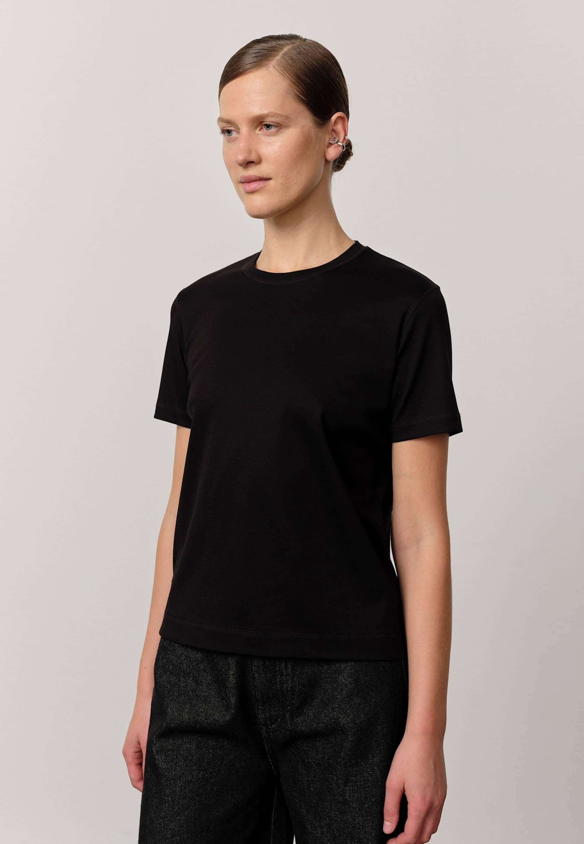 Ditlev T-shirt - Black made by HERSKIND