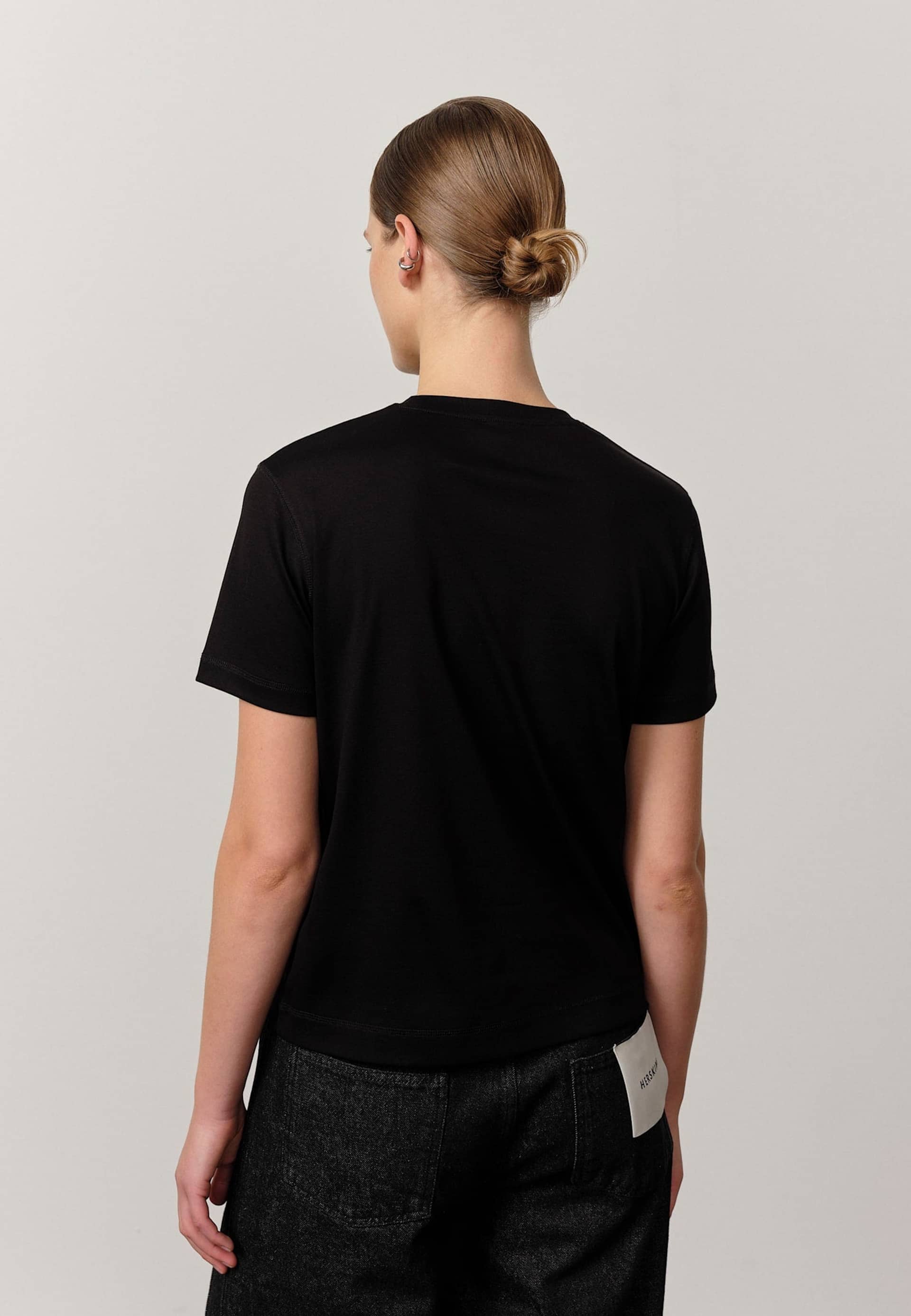 Ditlev T-shirt - Black made by HERSKIND