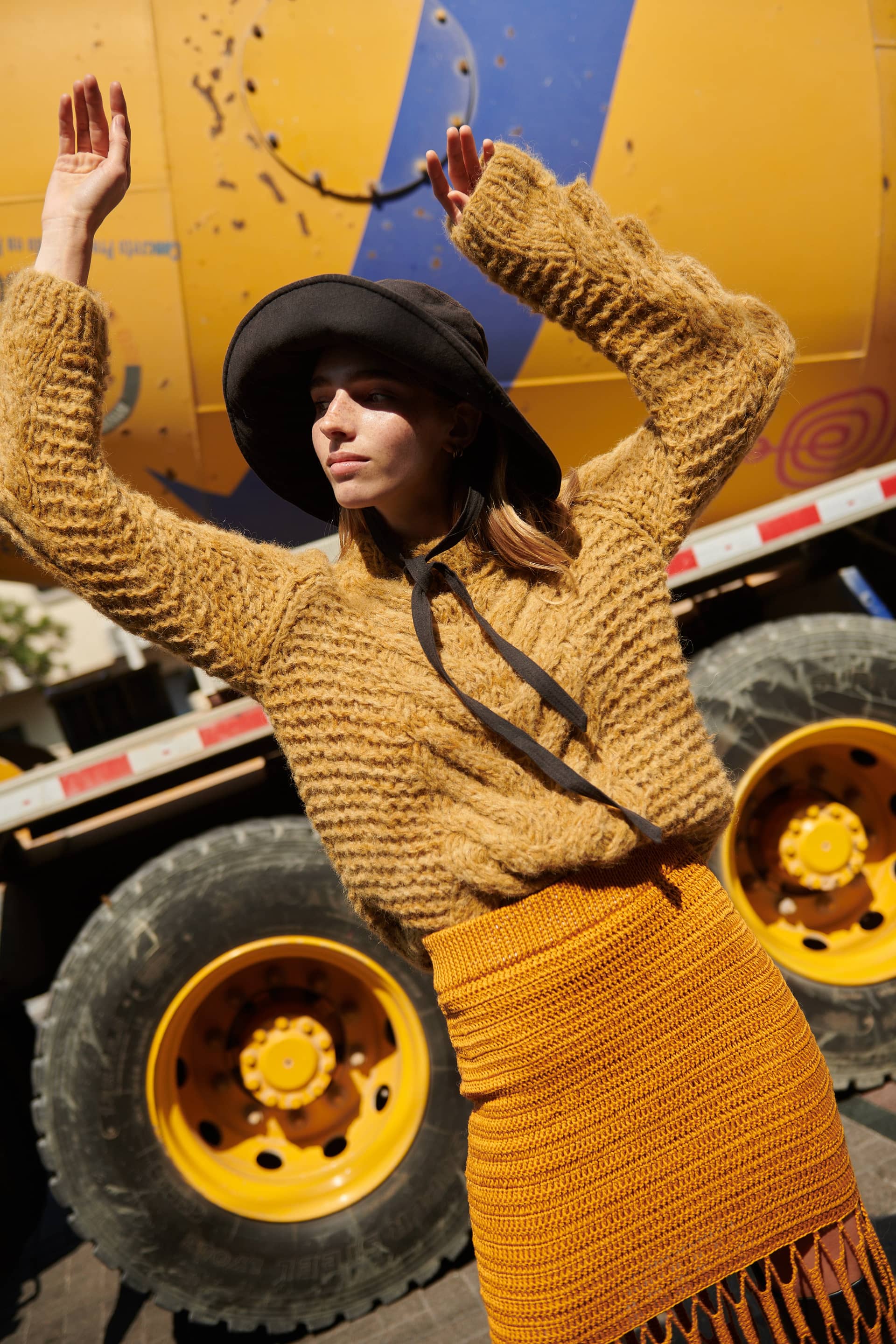 JAQARU sweater in Yellow made by AYNI