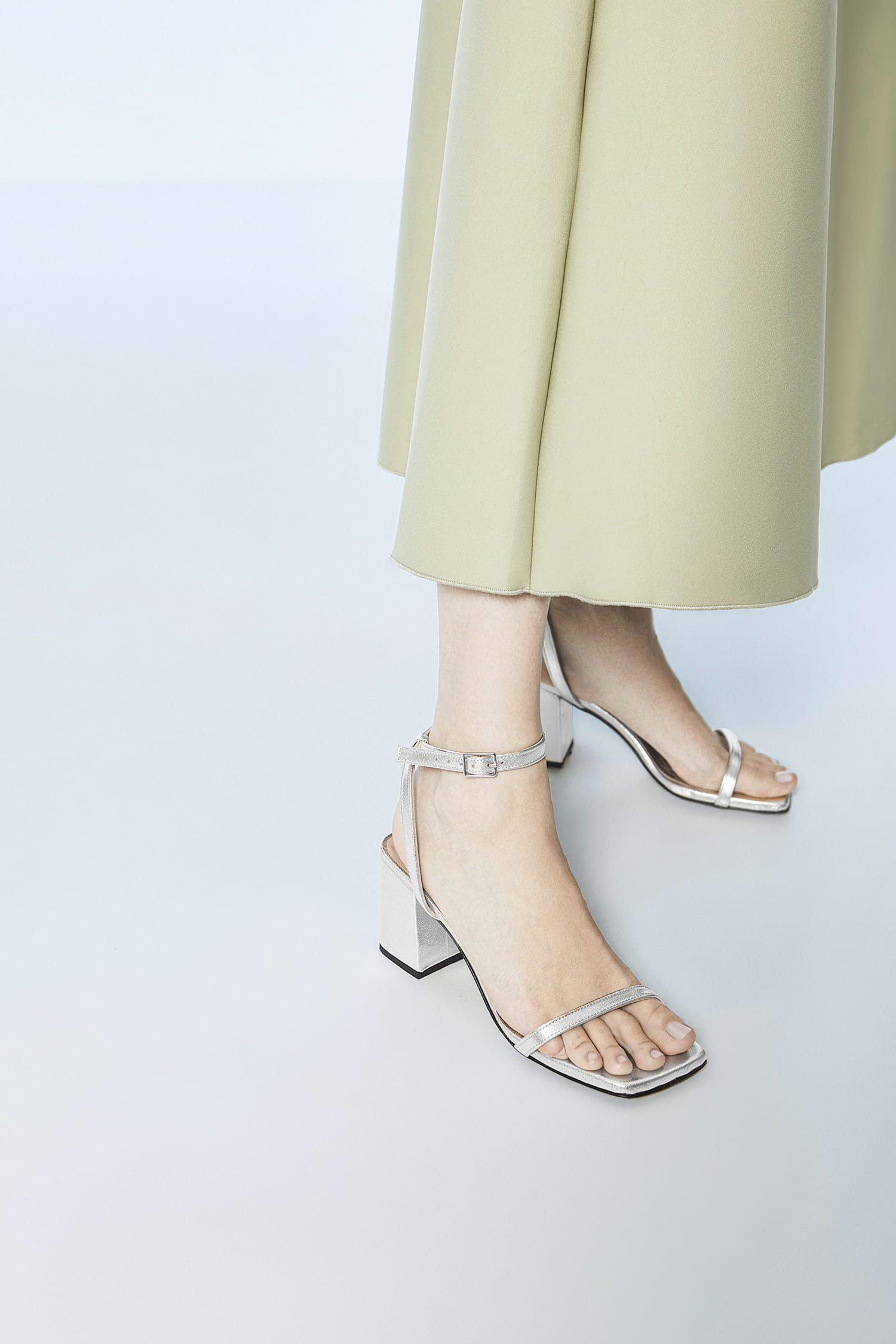 The Elevated Essential - Silver made by ESSEN