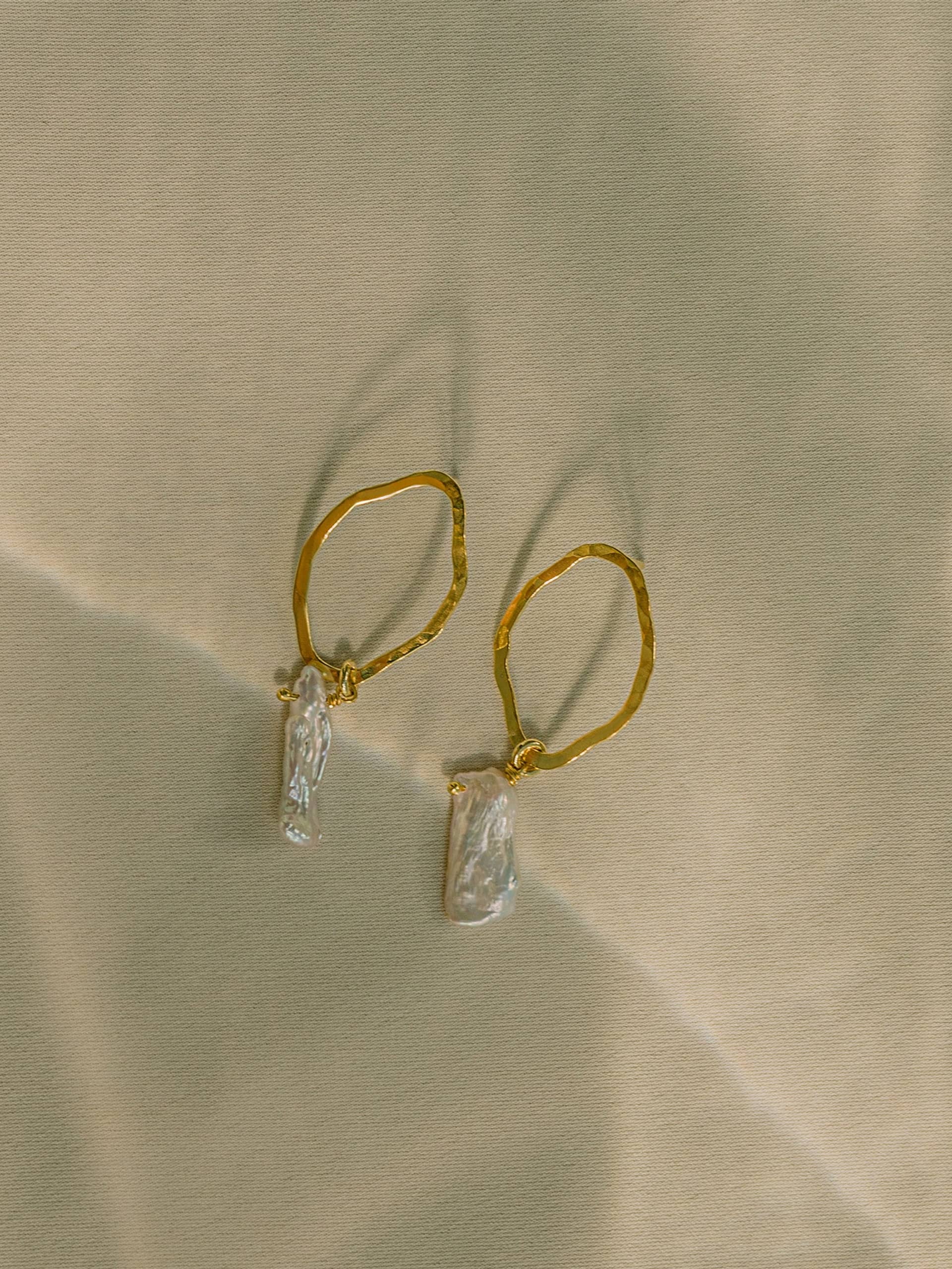 Euphoria Earrings in Gold made by Eva Remenyi
