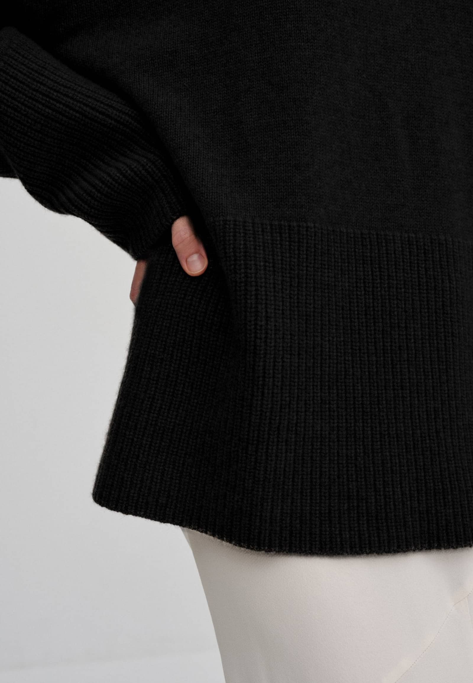 Juna Knit Turtleneck - Black made by HERSKIND