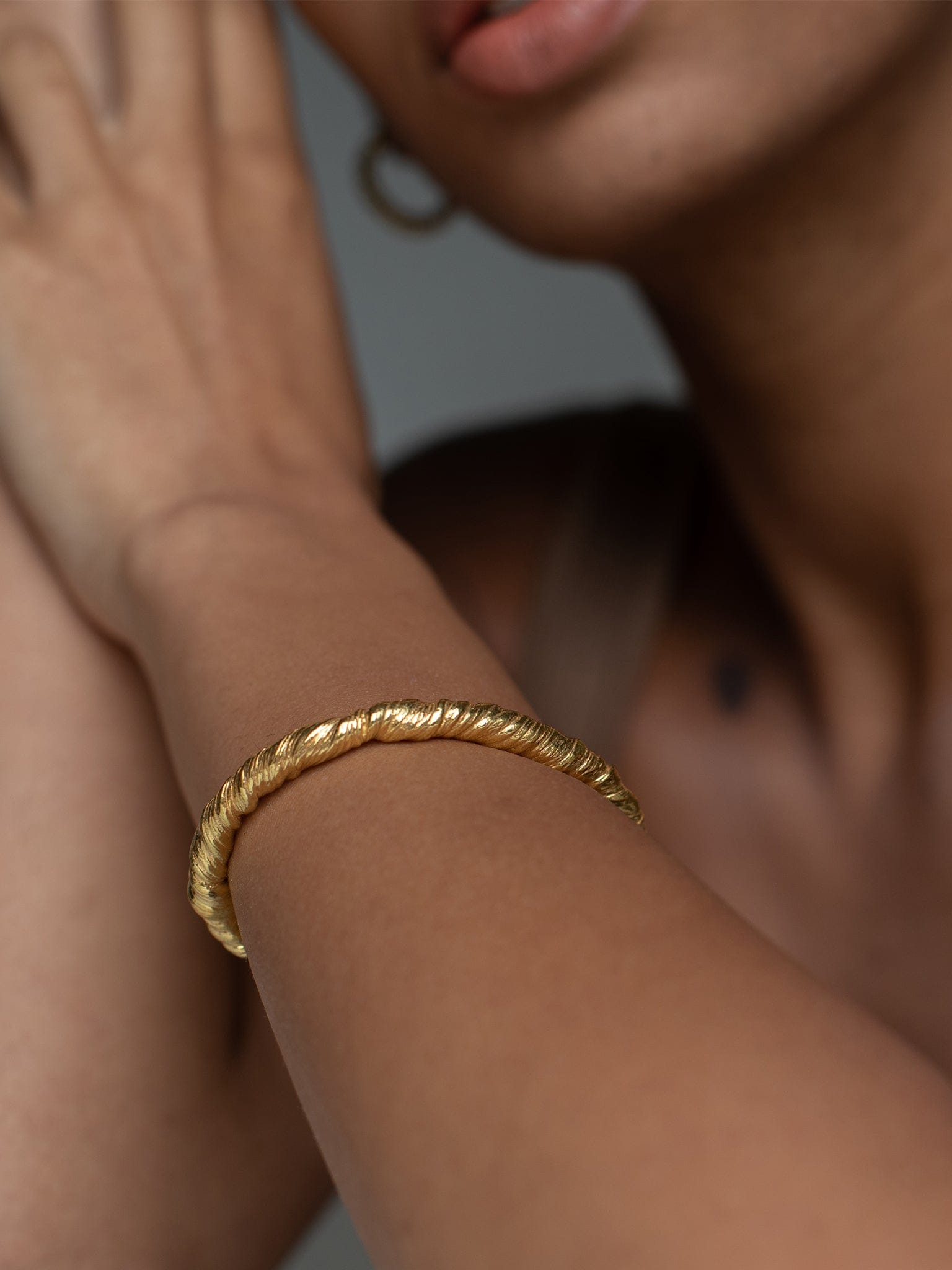 Nautilus Twisted Bracelet Gold in Gold made by Eva Remenyi