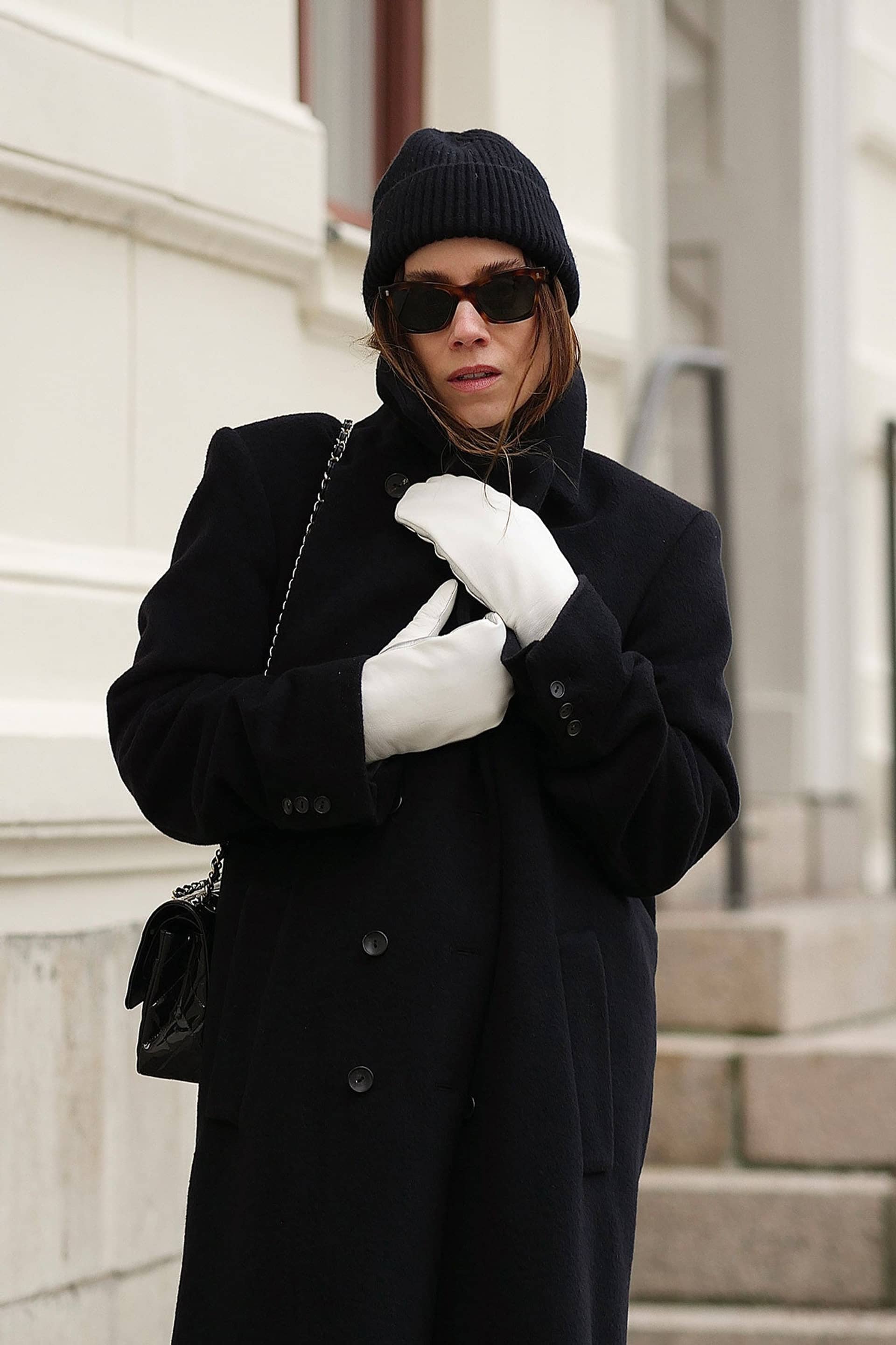 Statement Mittens White made by Handsome Stockholm