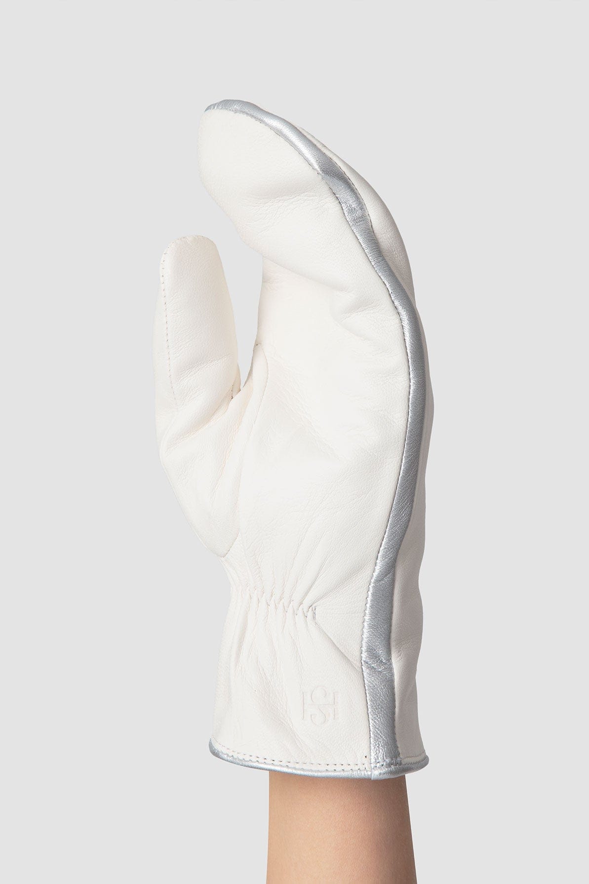 Statement Mittens White made by Handsome Stockholm