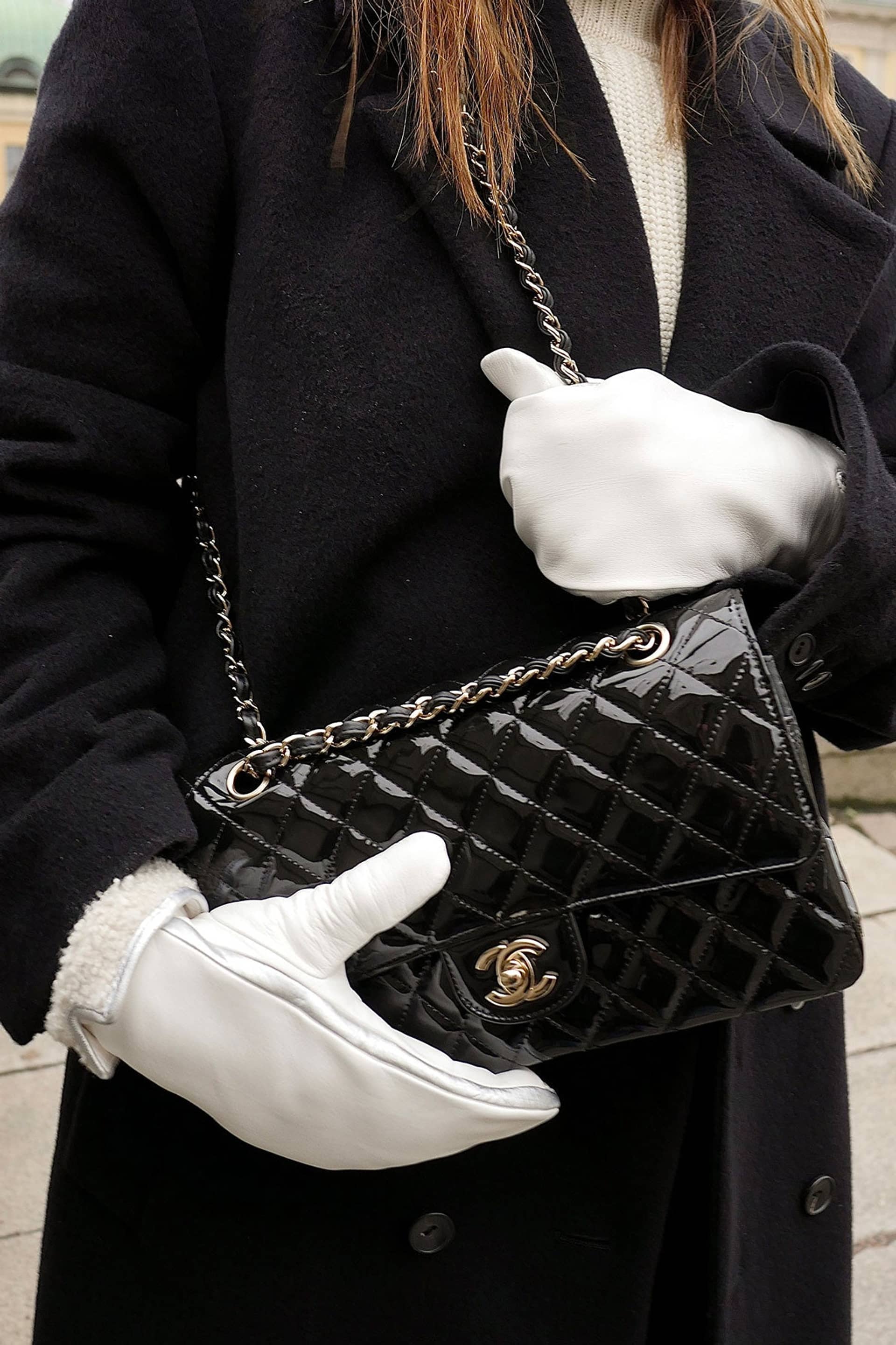 Statement Mittens White made by Handsome Stockholm