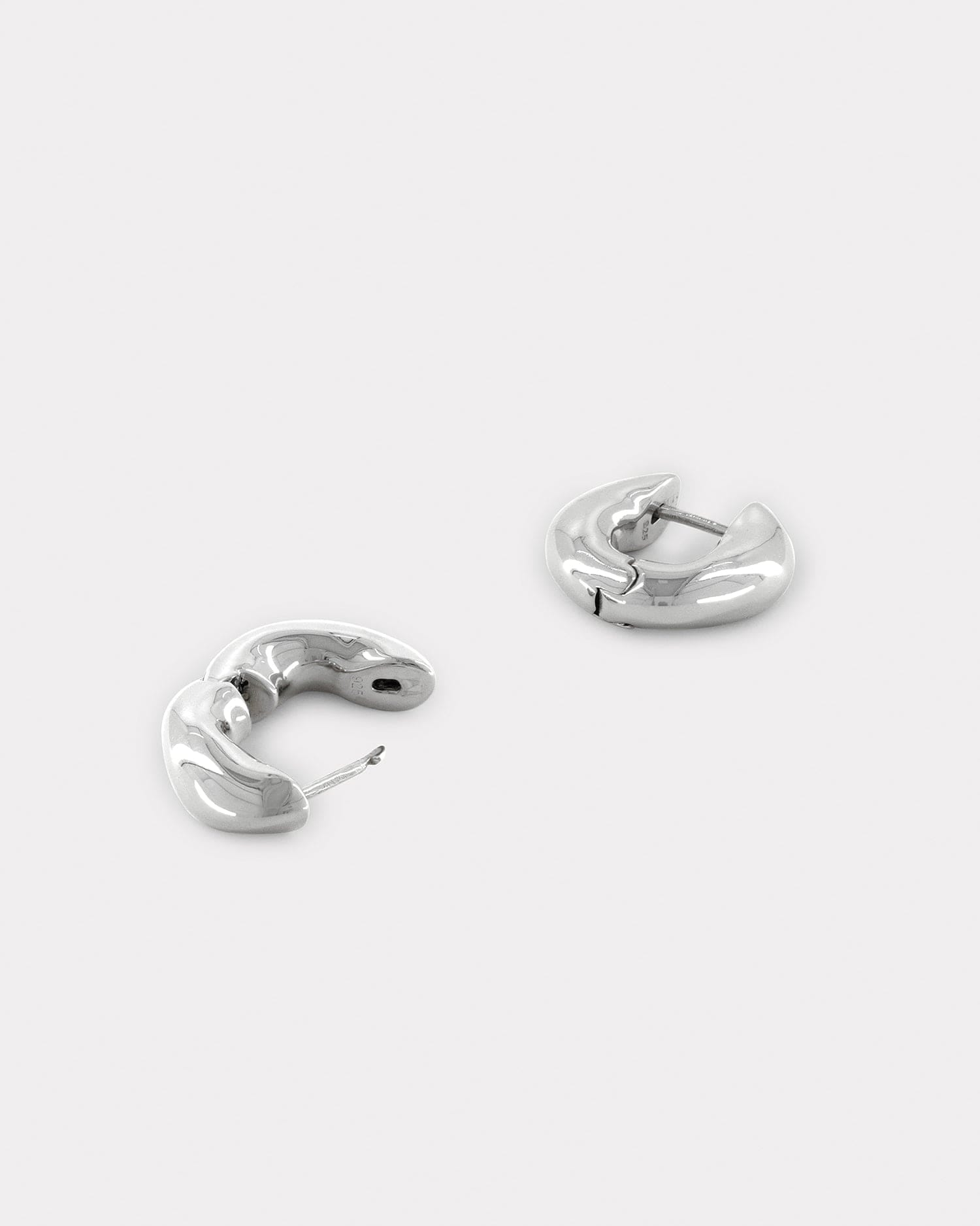 The Huggie Earrings - Silver made by ESSEN