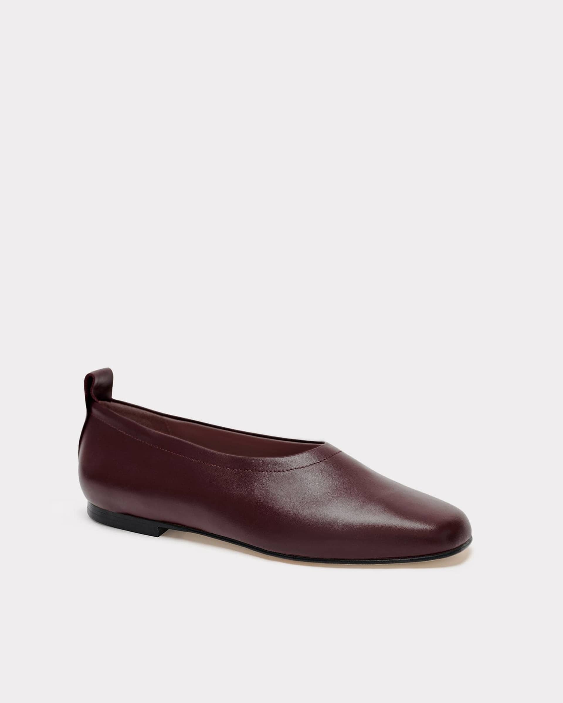 The Foundation Flat - Burgundy made by ESSEN