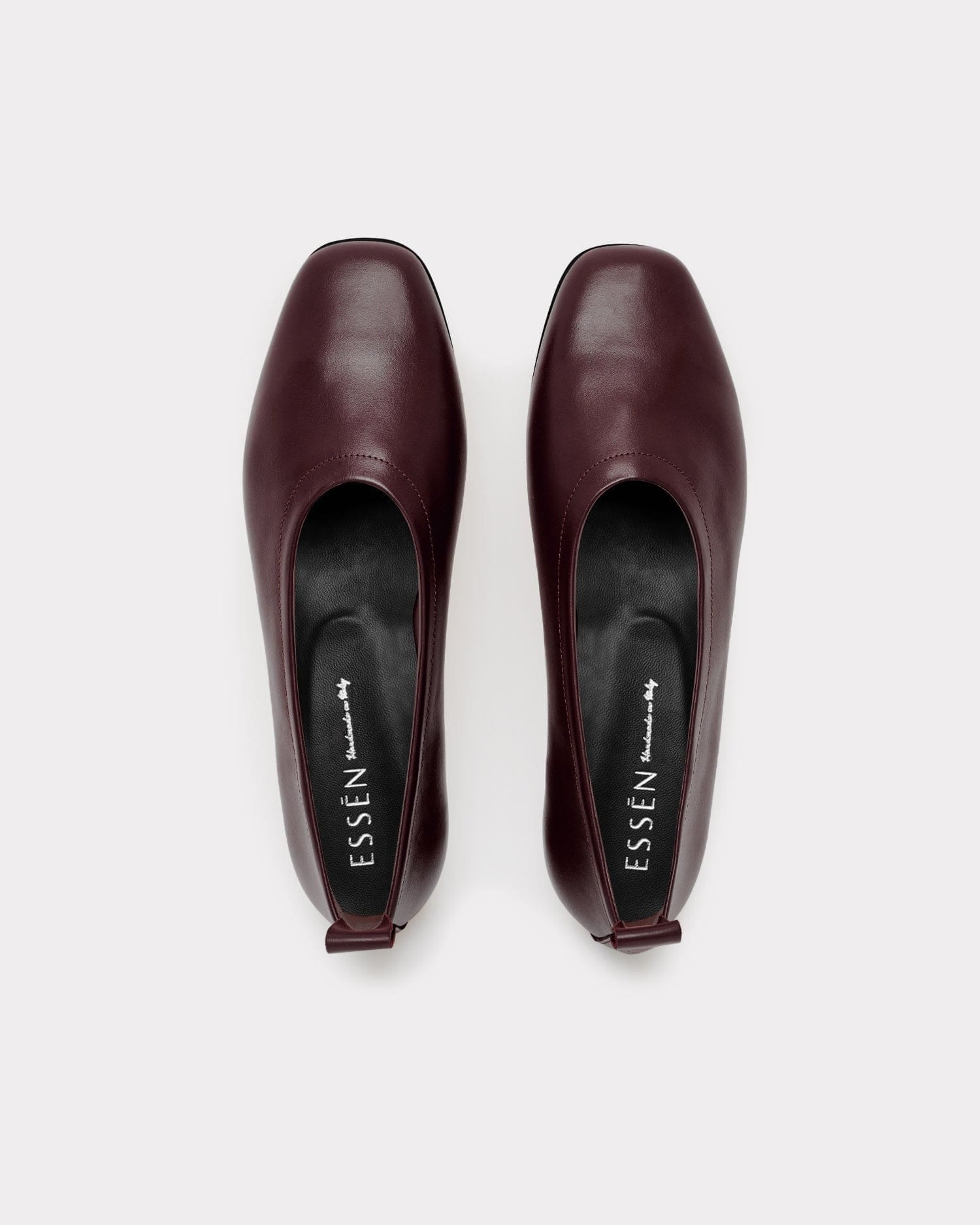 The Foundation Flat - Burgundy made by ESSEN