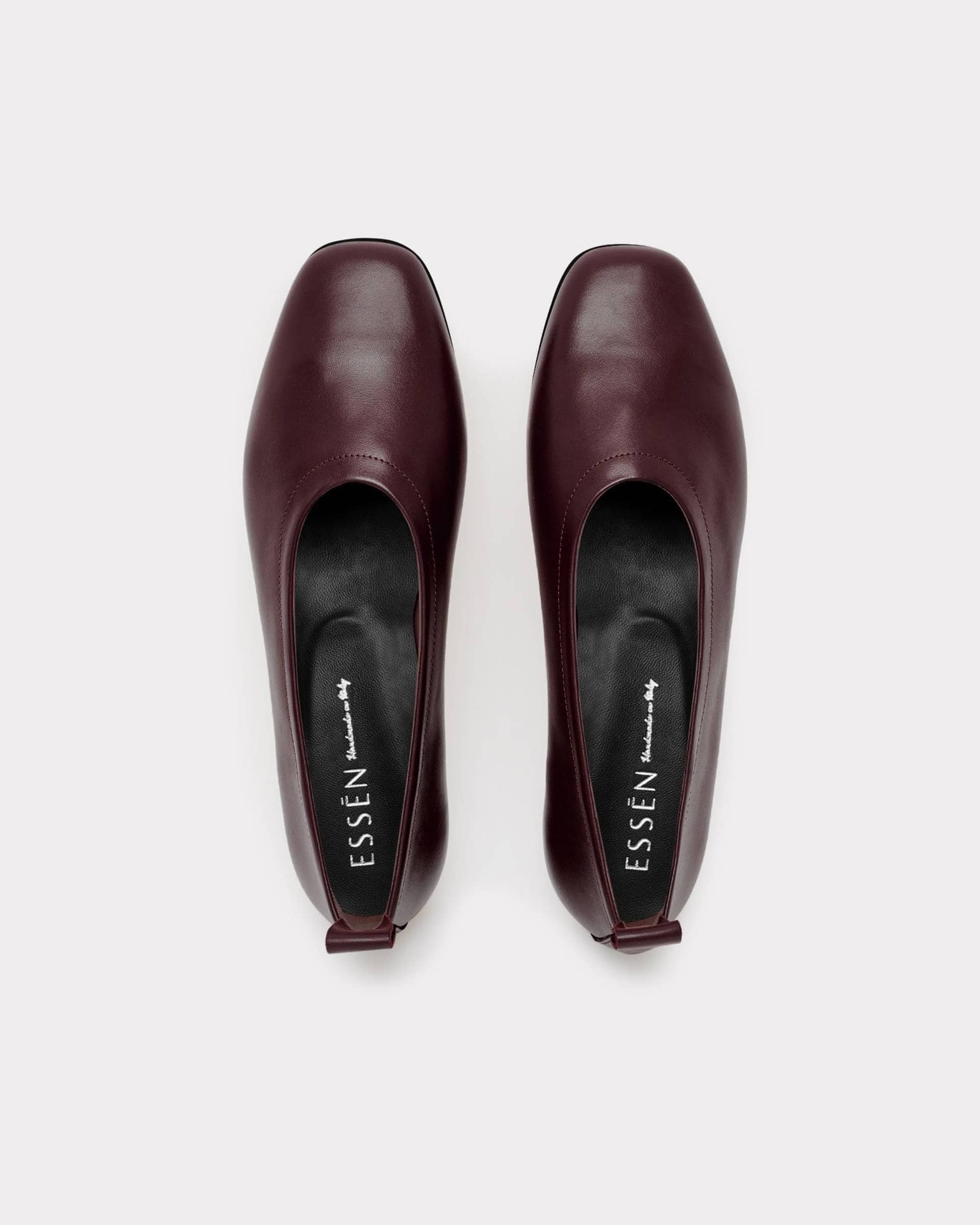 The Foundation Flat - Burgundy made by ESSEN