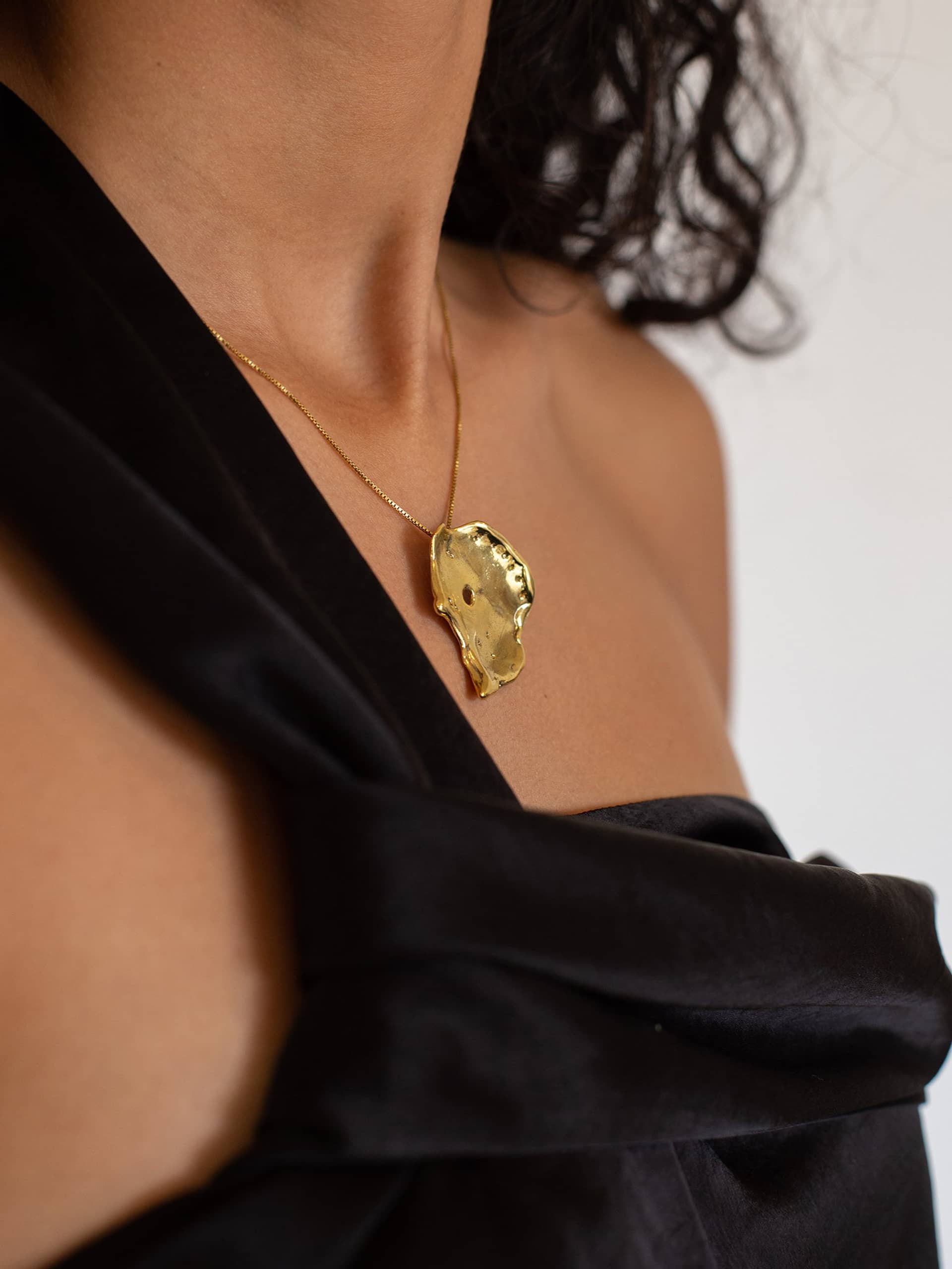 Talisman Moon Necklace Gold in Gold made by Eva Remenyi